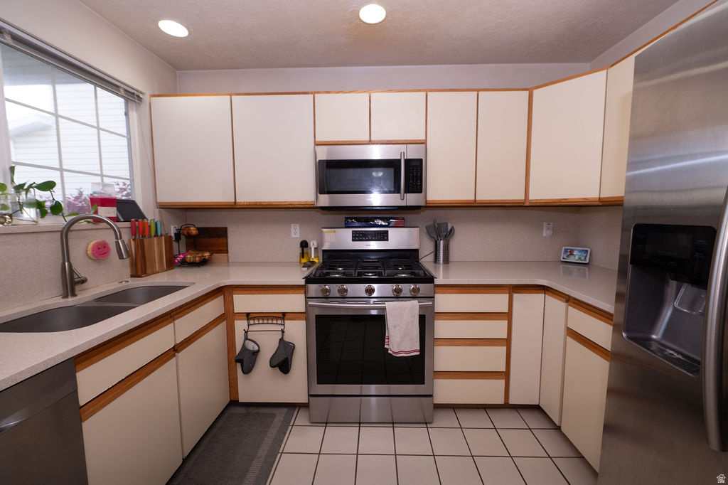 COUNTRY COTTAGES - Residential