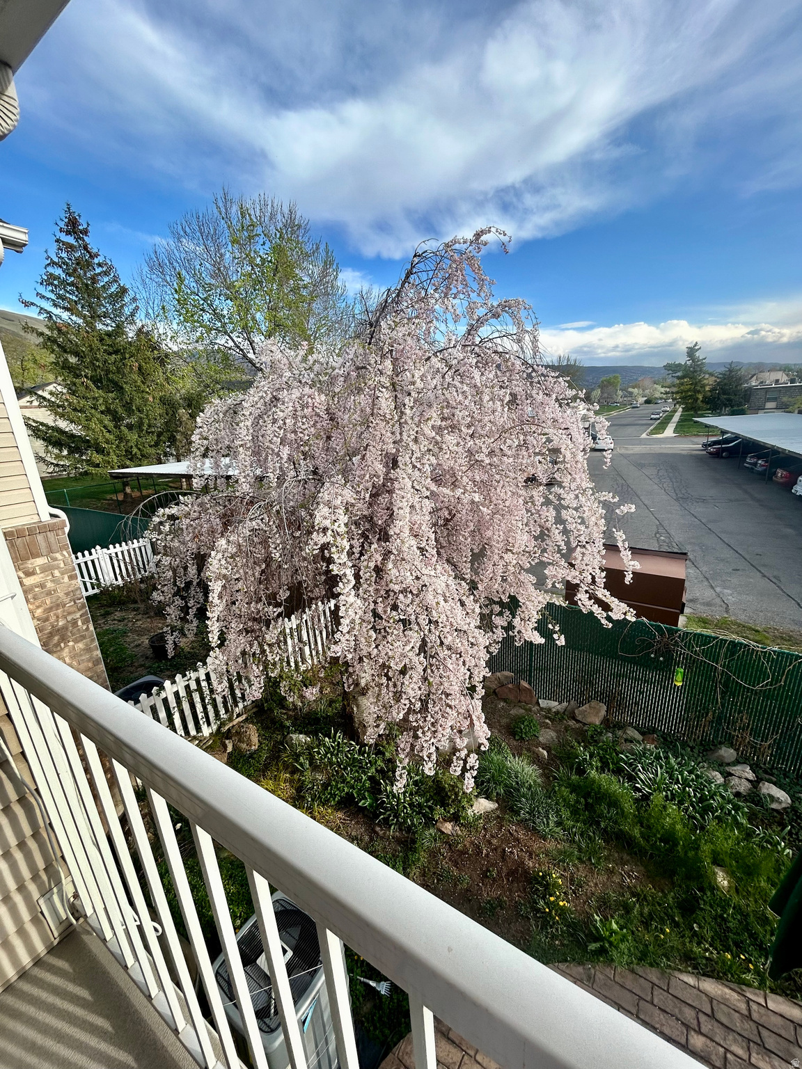 COUNTRY COTTAGES - Residential