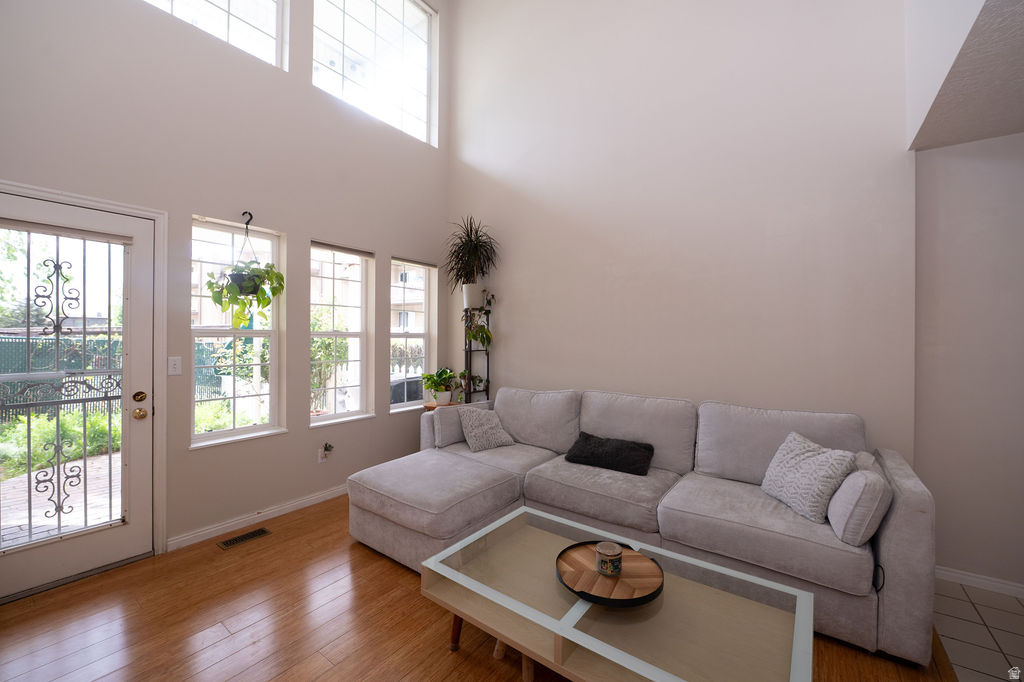 COUNTRY COTTAGES - Residential