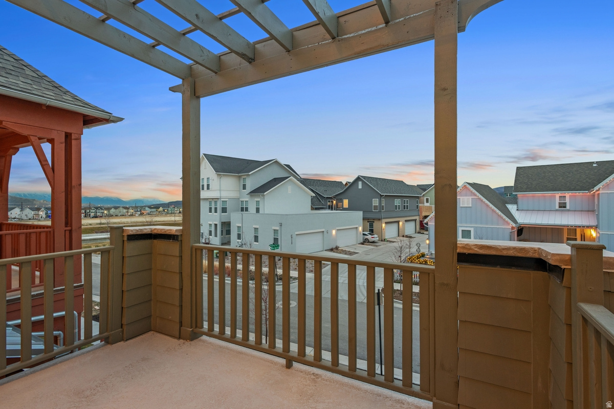 DAYBREAK - Residential