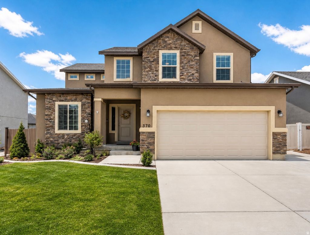Photo of 370 STONE HOLLOW DR, Santaquin, UT 84655 (MLS # 2155040)