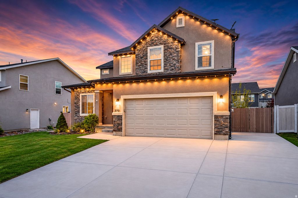 Photo of 370 STONE HOLLOW DR, Santaquin, UT 84655 (MLS # 2155040)