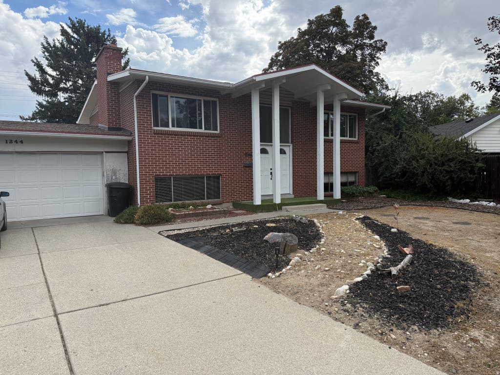 Photo of 1244 E GREENFIELD CIR, Murray, UT 84121 (MLS # 2181690)