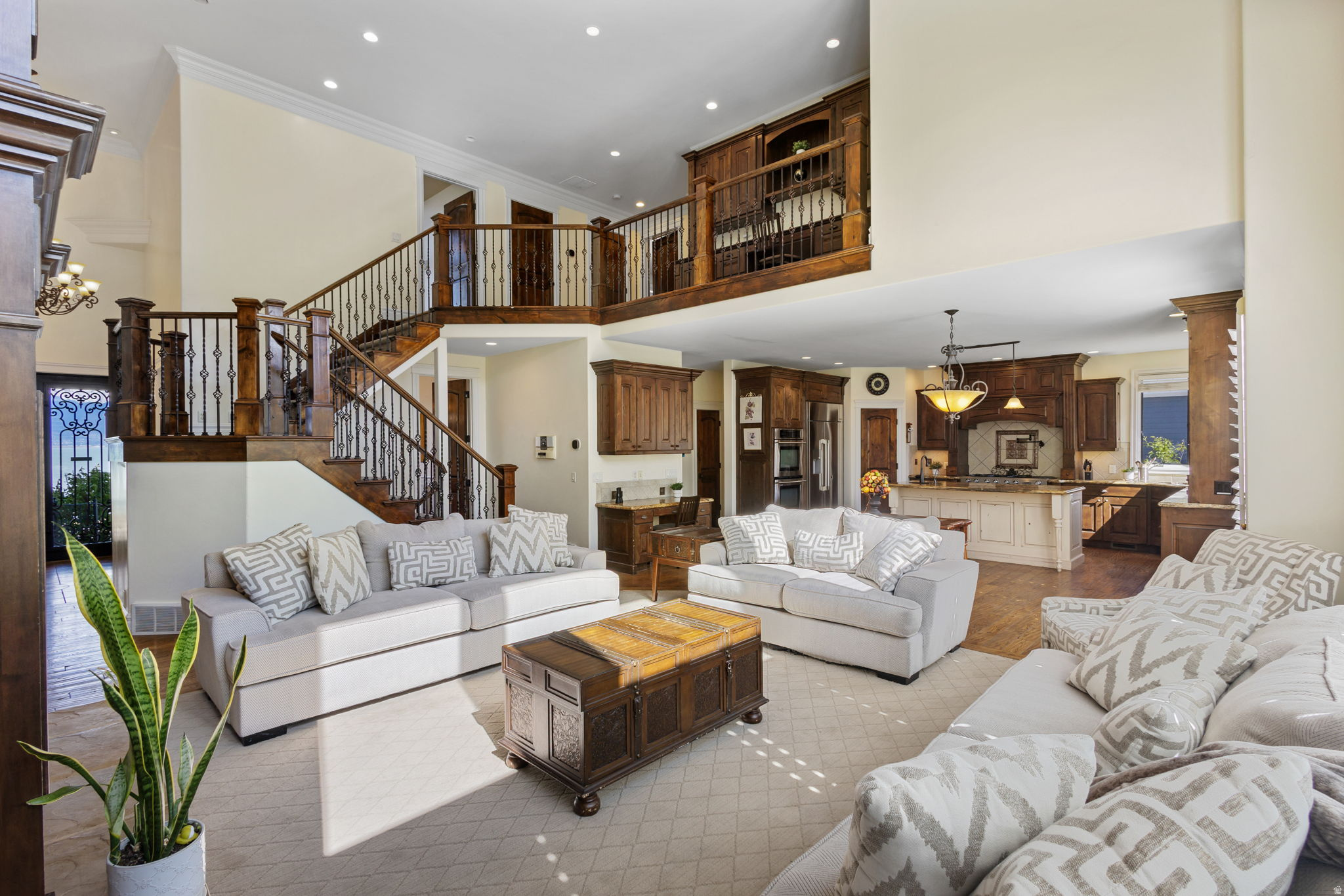 PELICAN BAY - Residential