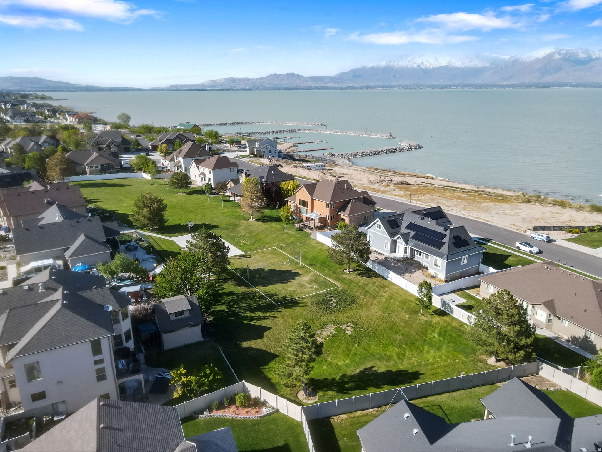 PELICAN BAY - Residential