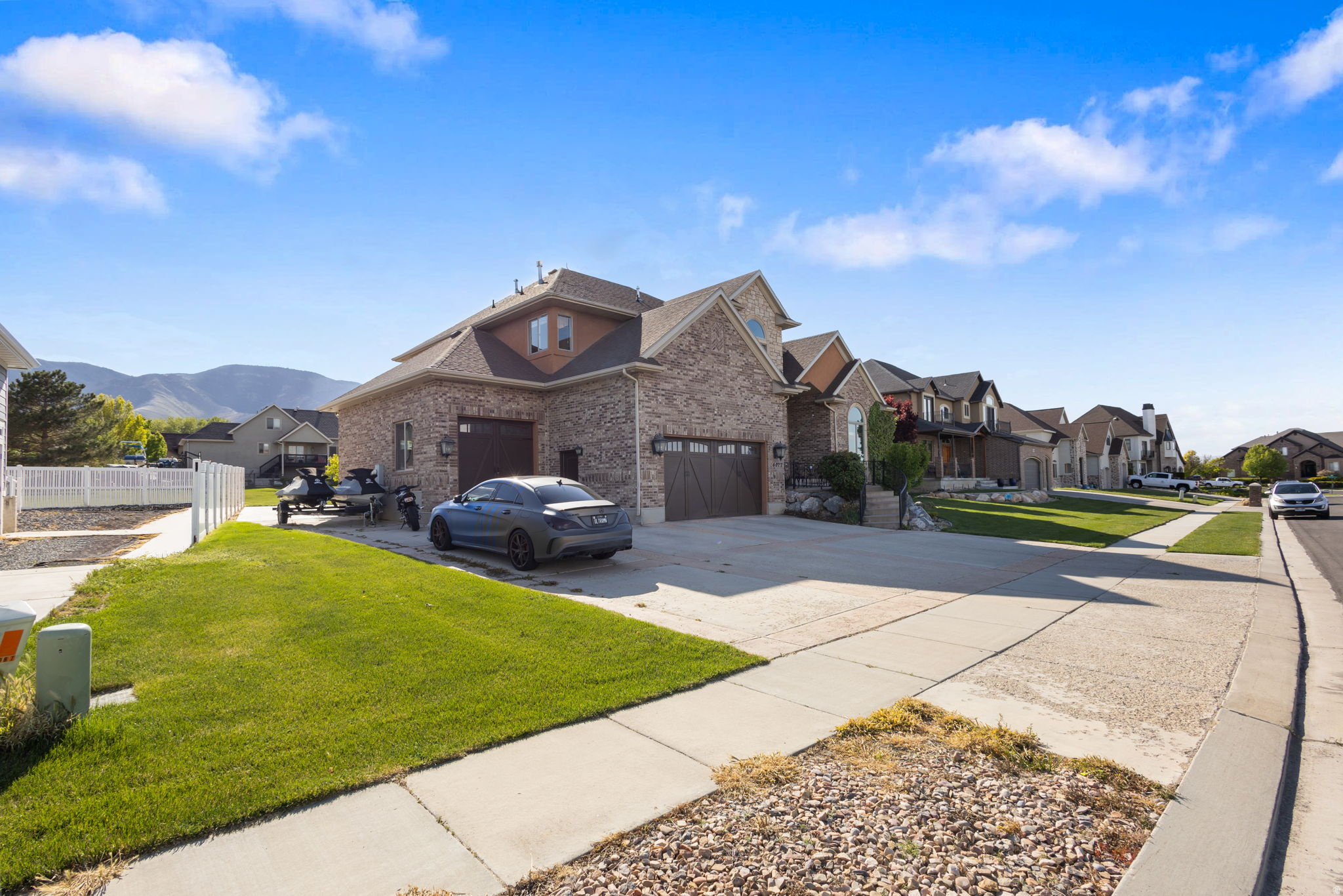 PELICAN BAY - Residential