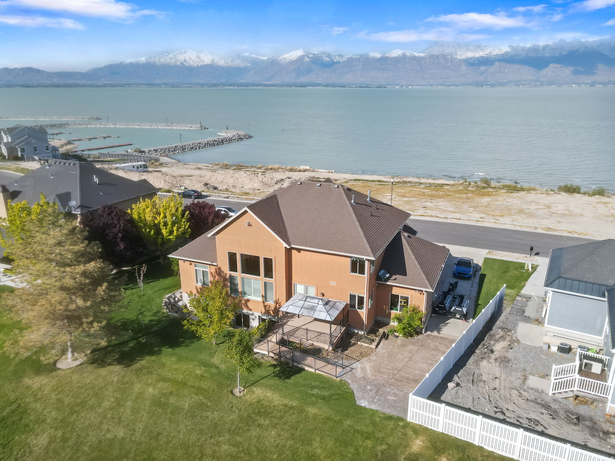 PELICAN BAY - Residential