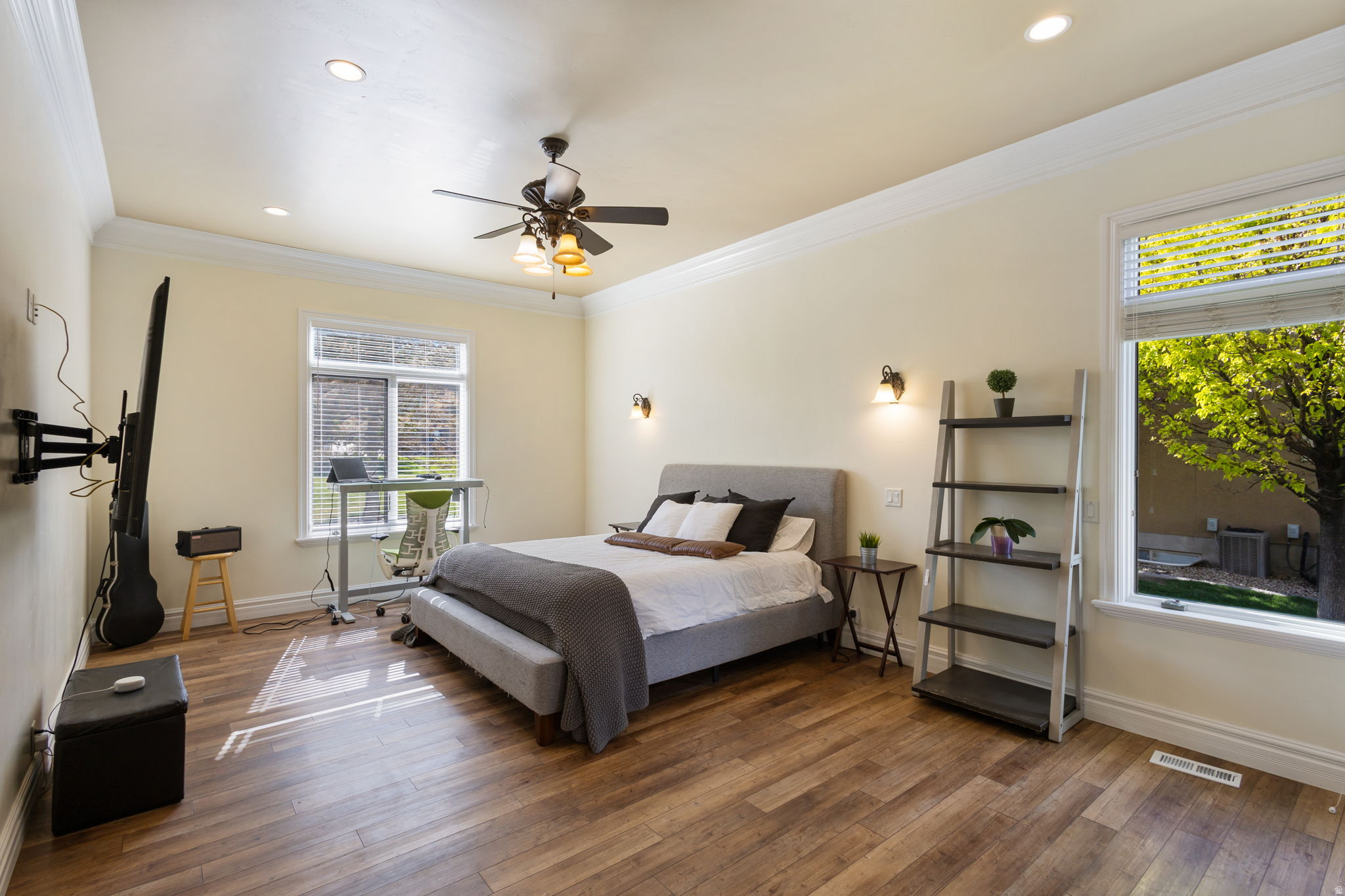 PELICAN BAY - Residential