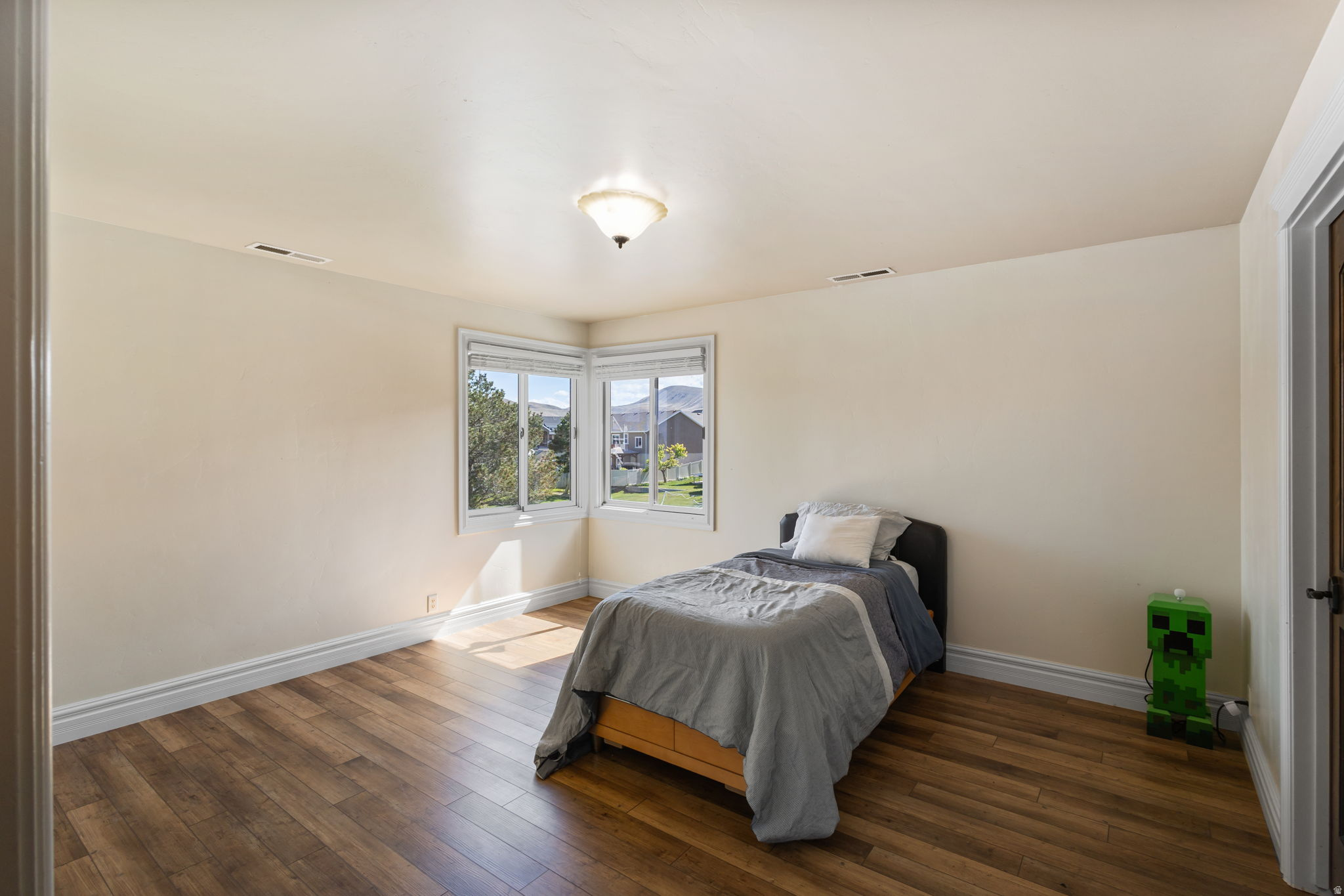 PELICAN BAY - Residential