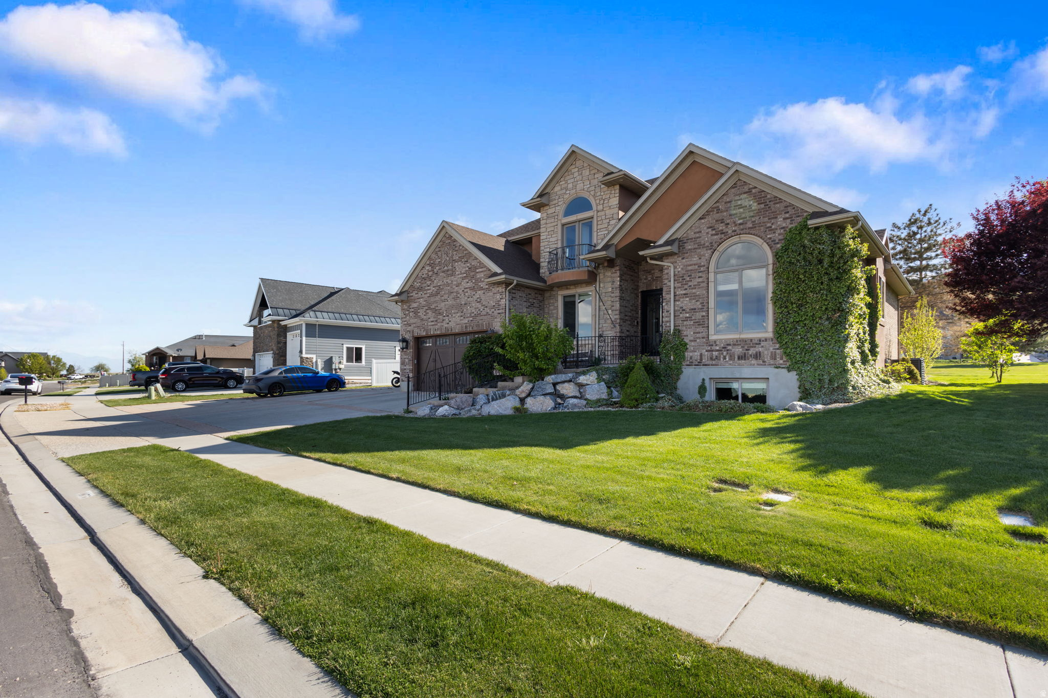 PELICAN BAY - Residential
