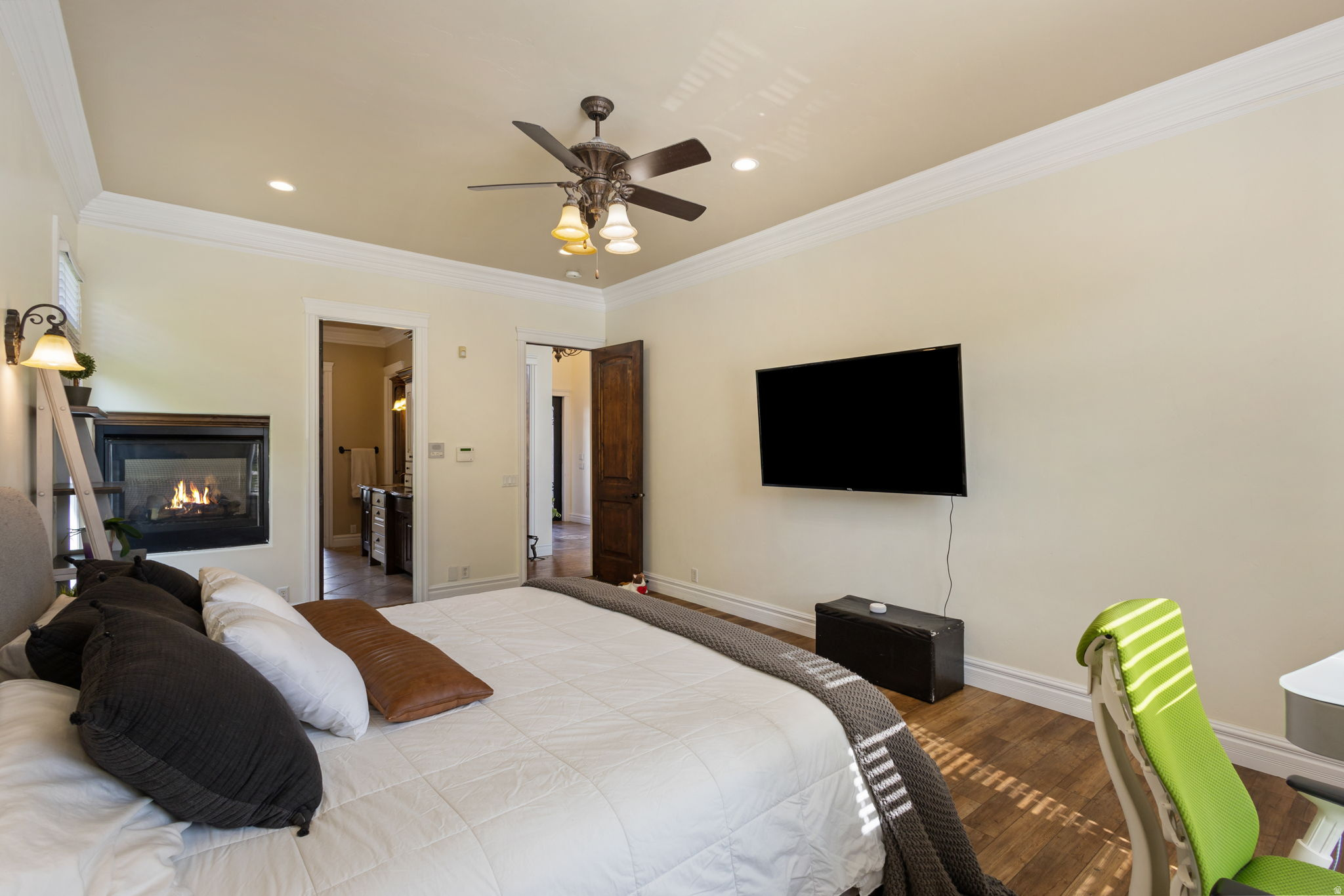 PELICAN BAY - Residential