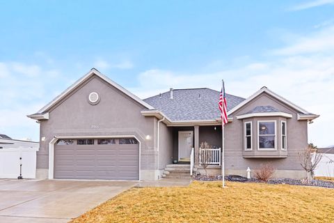 Tiny photo for 2955 S 1375 W, Syracuse, UT 84075 (MLS # 2137042)
