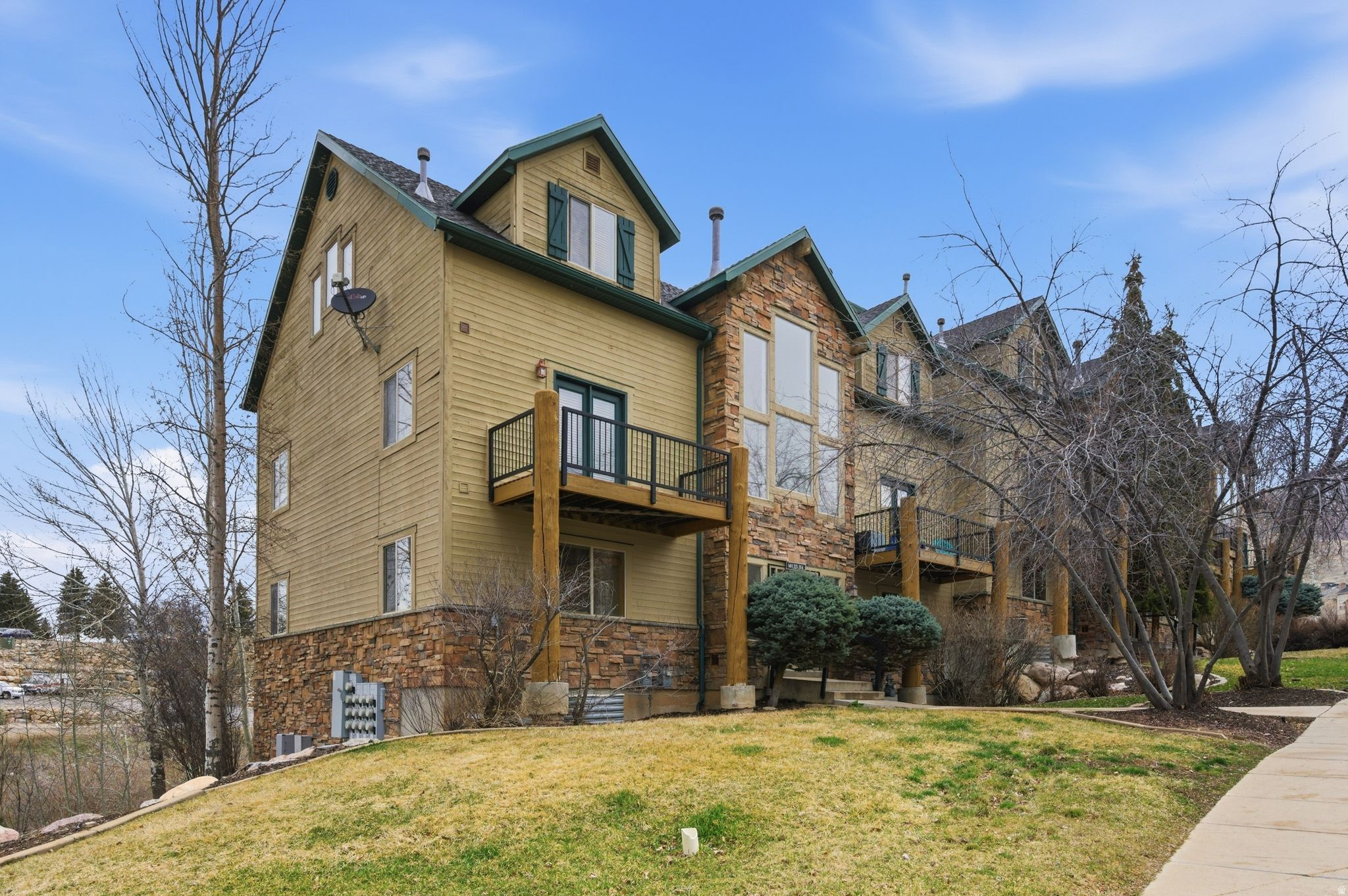 MOOSE HOLLOW CONDOMI - Residential