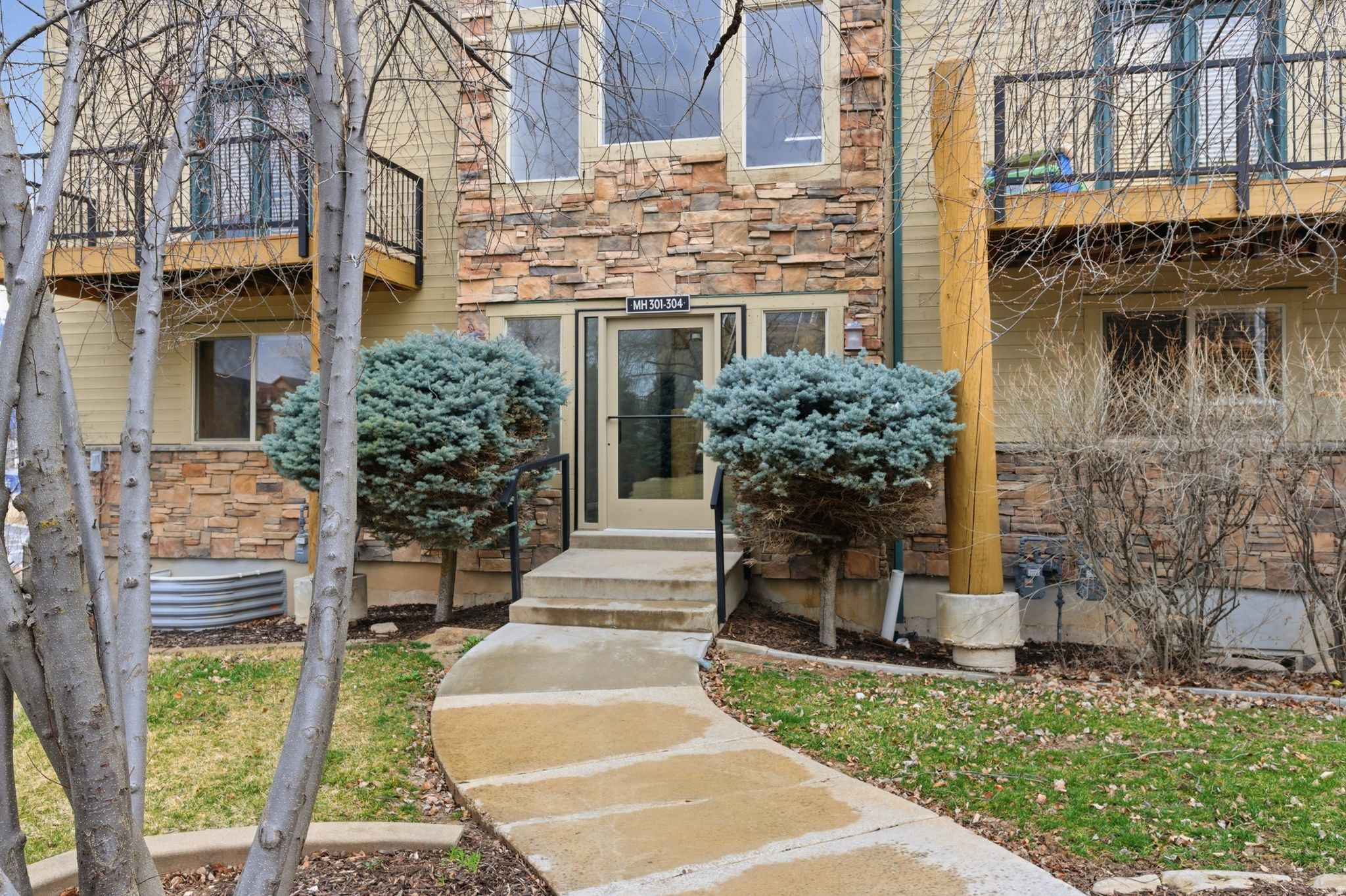 MOOSE HOLLOW CONDOMI - Residential