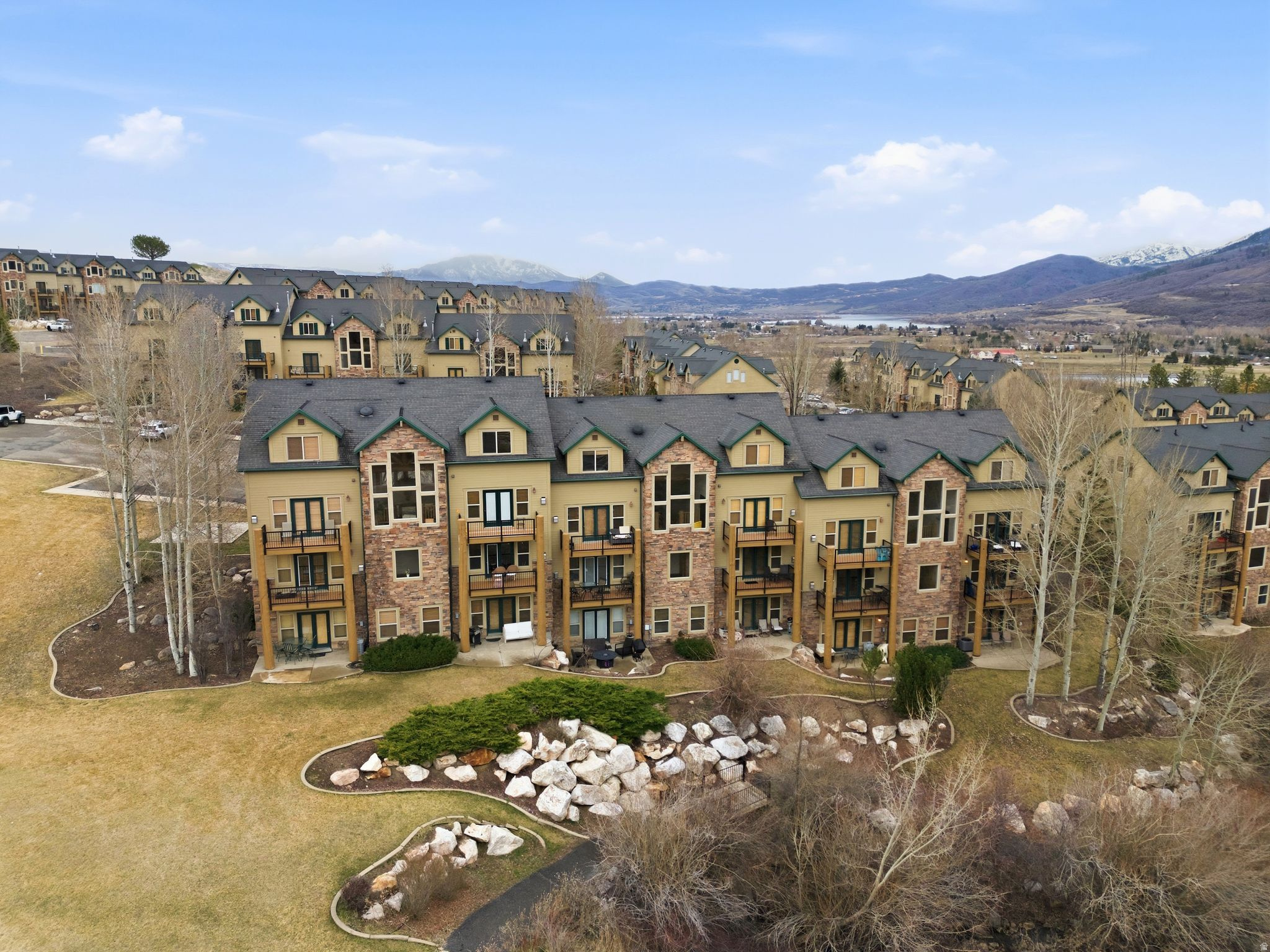 MOOSE HOLLOW CONDOMI - Residential