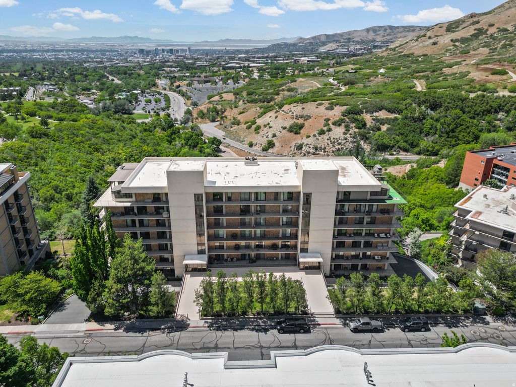 Photo of 910 S DONNER WAY #603, Salt Lake City, UT 84108 (MLS # 2162996)