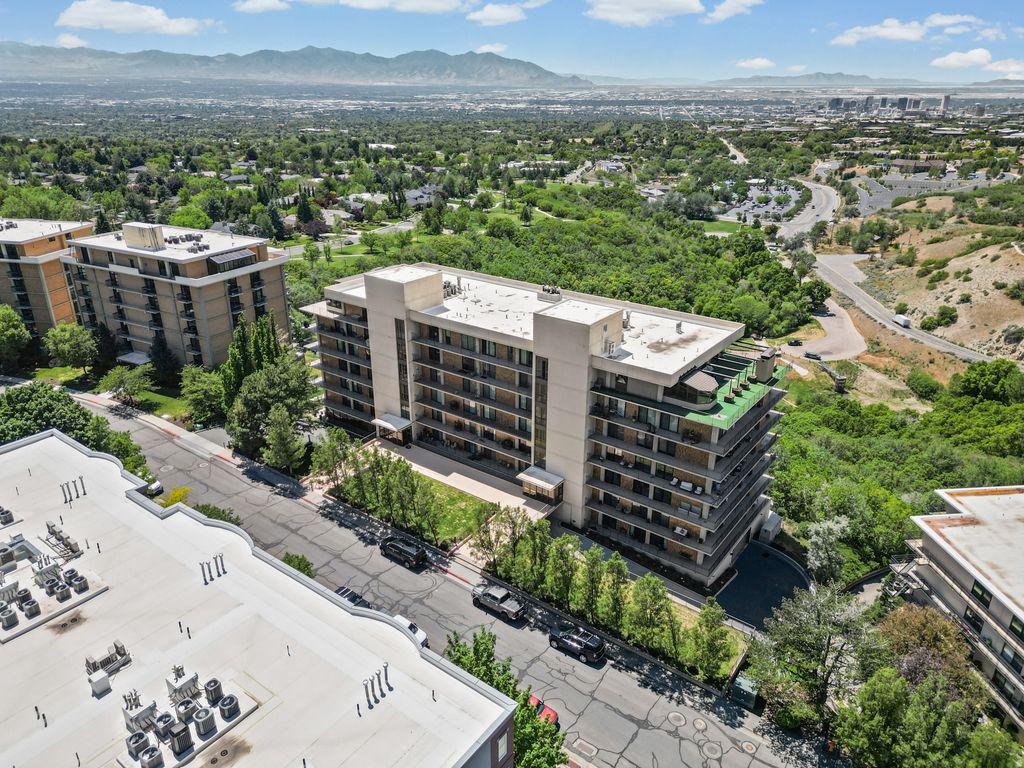 Photo of 910 S DONNER WAY #603, Salt Lake City, UT 84108 (MLS # 2162996)