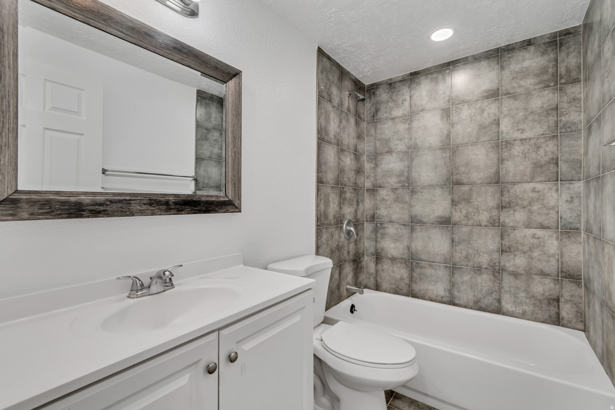 REDWOOD VILL - Residential