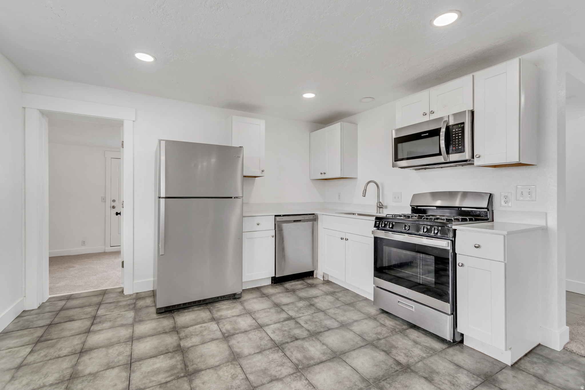 REDWOOD VILL - Residential