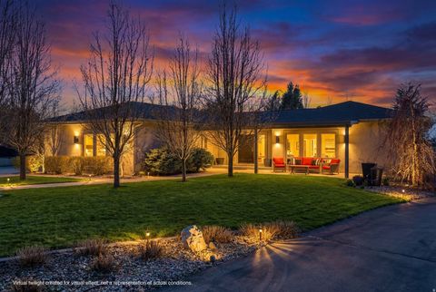 Photo of 145 W CARNESECCA CT, Mapleton, UT 84664 (MLS # 2141448)