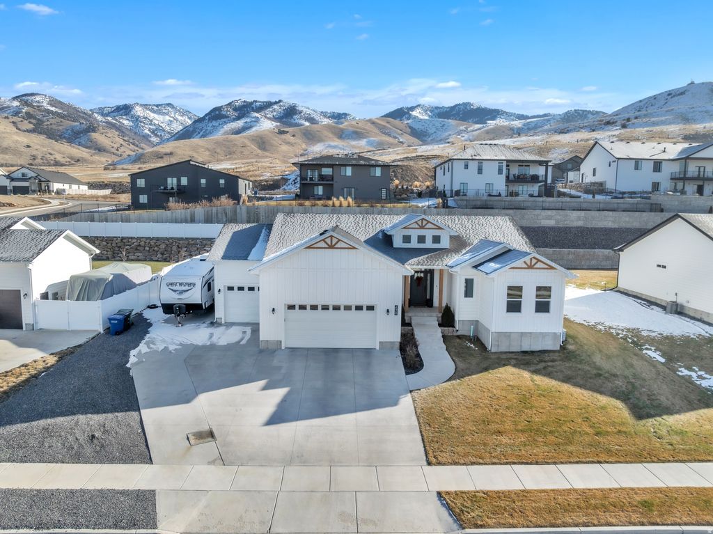 Photo of 628 S 1080 E, Smithfield, UT 84335 (MLS # 2132598)