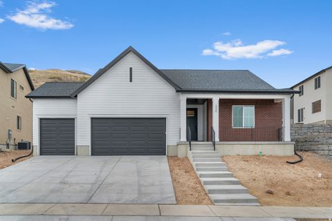 Tiny photo for 220 W GLENBRITTLE DR #206, Lehi, UT 84043 (MLS # 2130505)