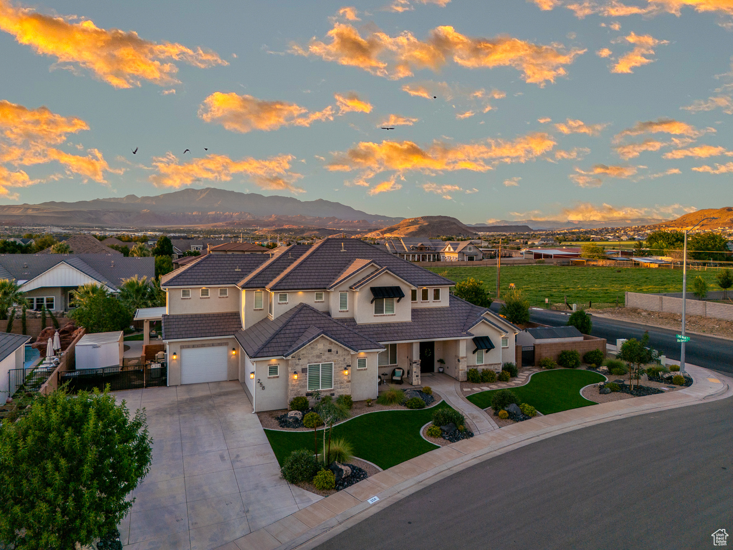 258 W Blue Quartz Dr, Washington, Utah image 4