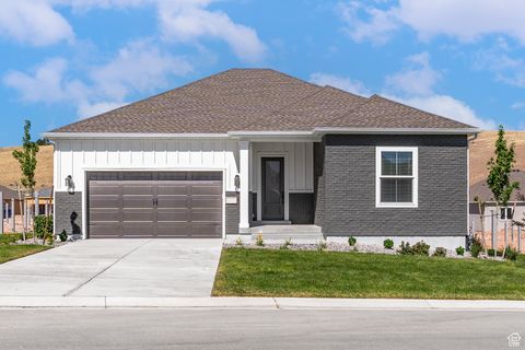 Photo of 1353 WEST VIEW DR S, Santaquin, UT 84655 (MLS # 2114128)