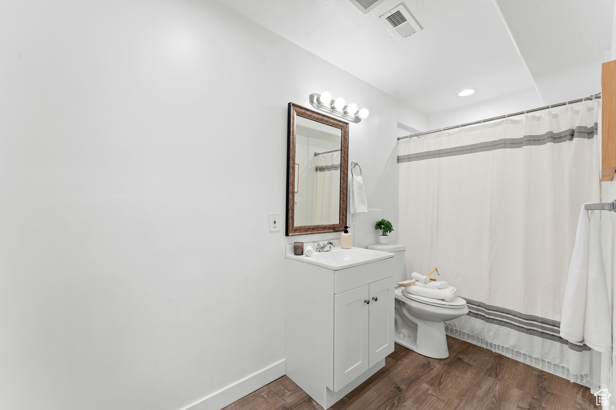 COTTAGES - Residential Lease