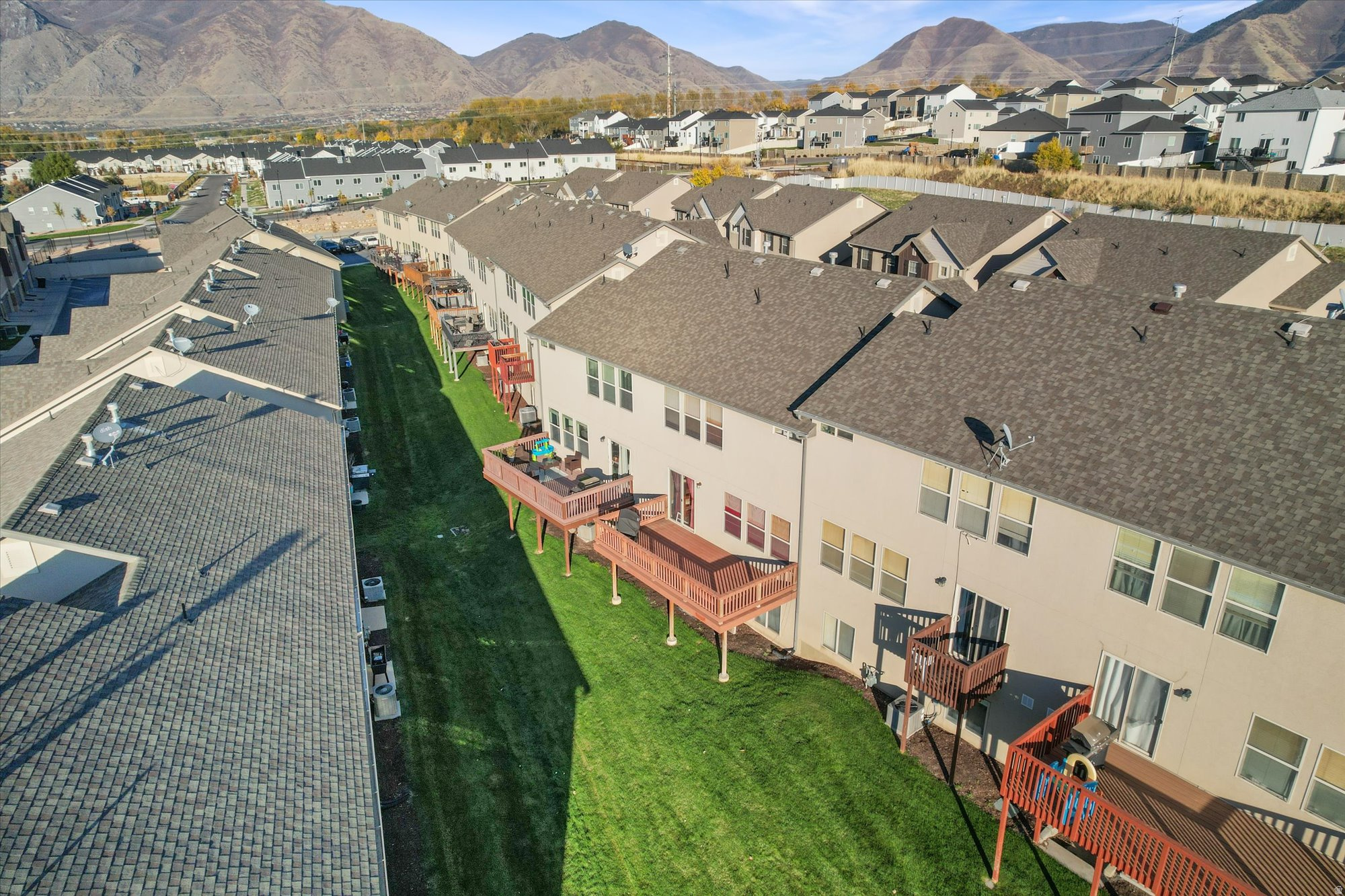 WHISPERING WILLOWS - Residential