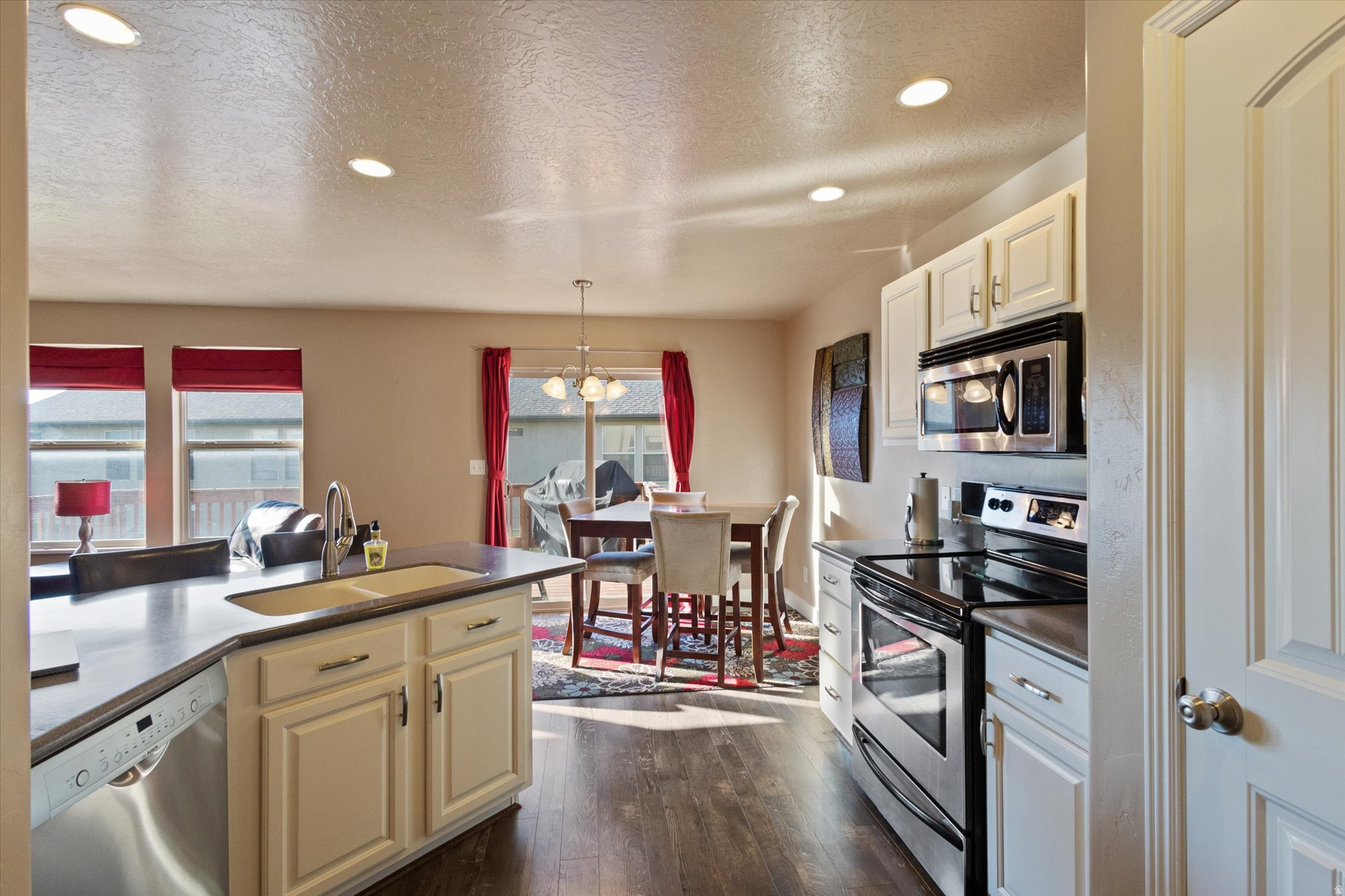 WHISPERING WILLOWS - Residential