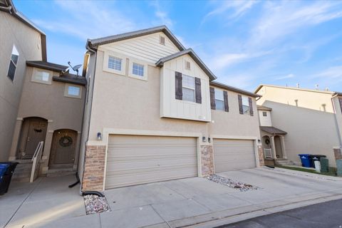 Photo of 1227 N FIREFLY DR, Spanish Fork, UT 84660 (MLS # 2132751)