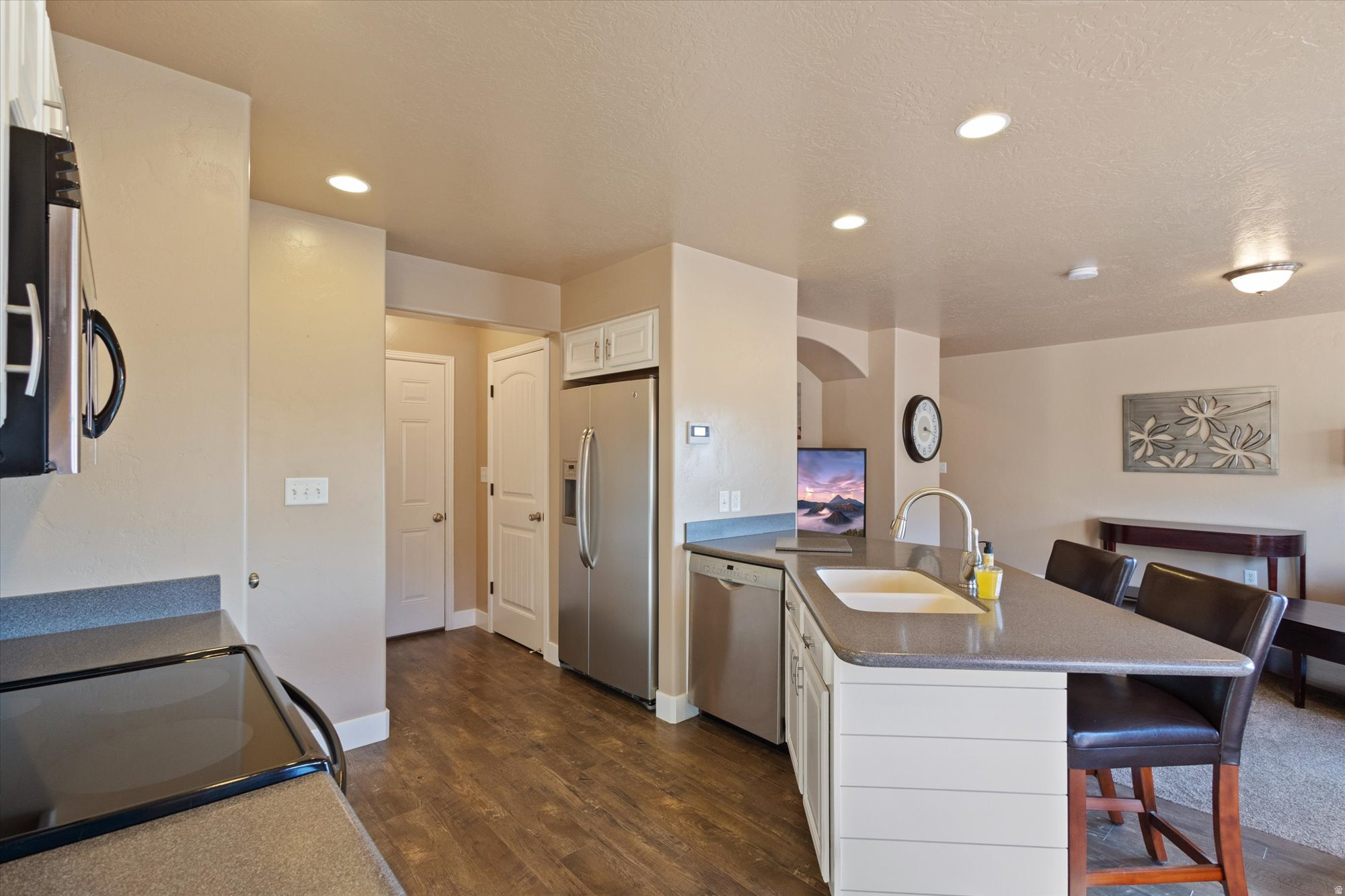 WHISPERING WILLOWS - Residential