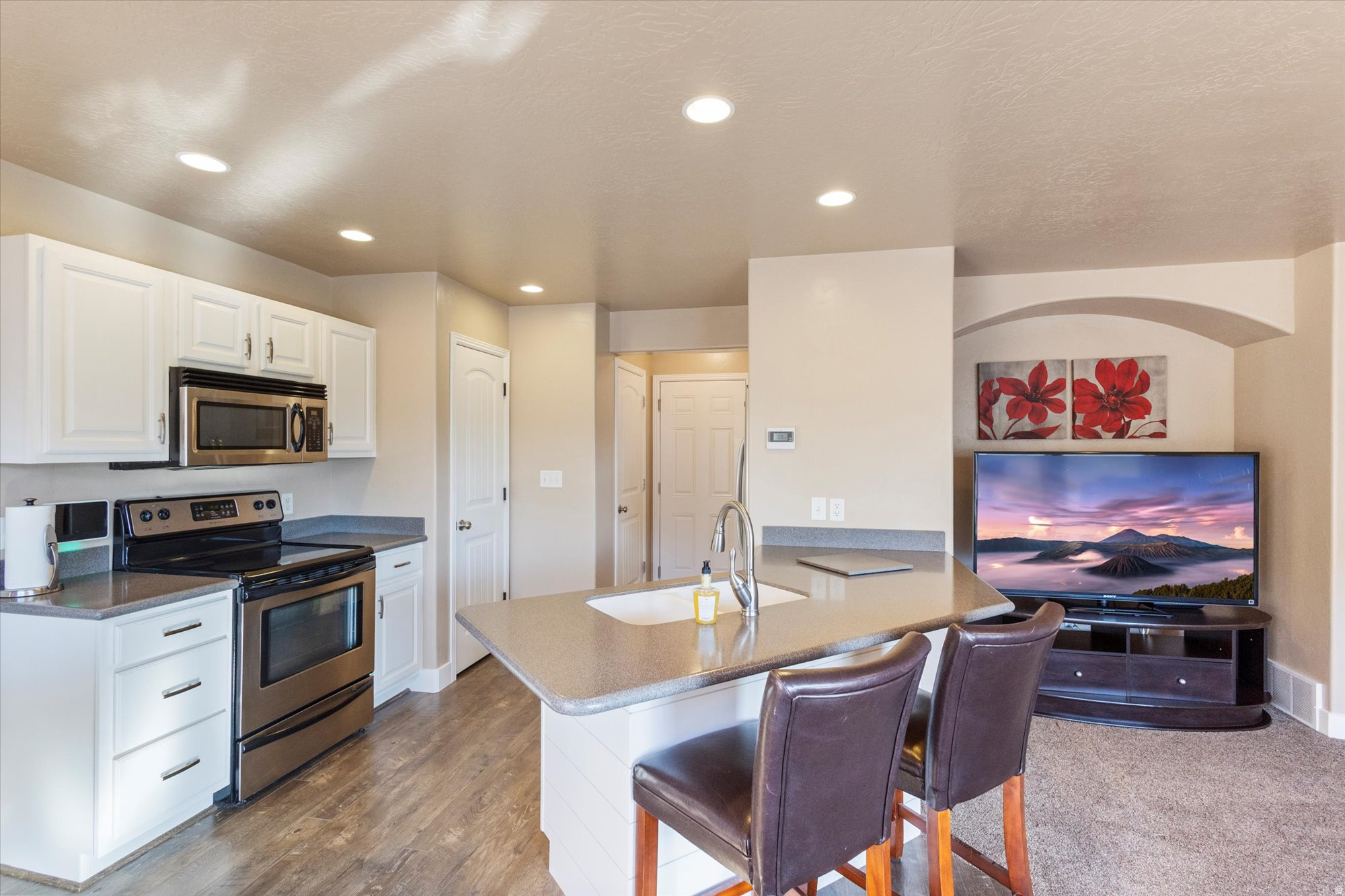 WHISPERING WILLOWS - Residential