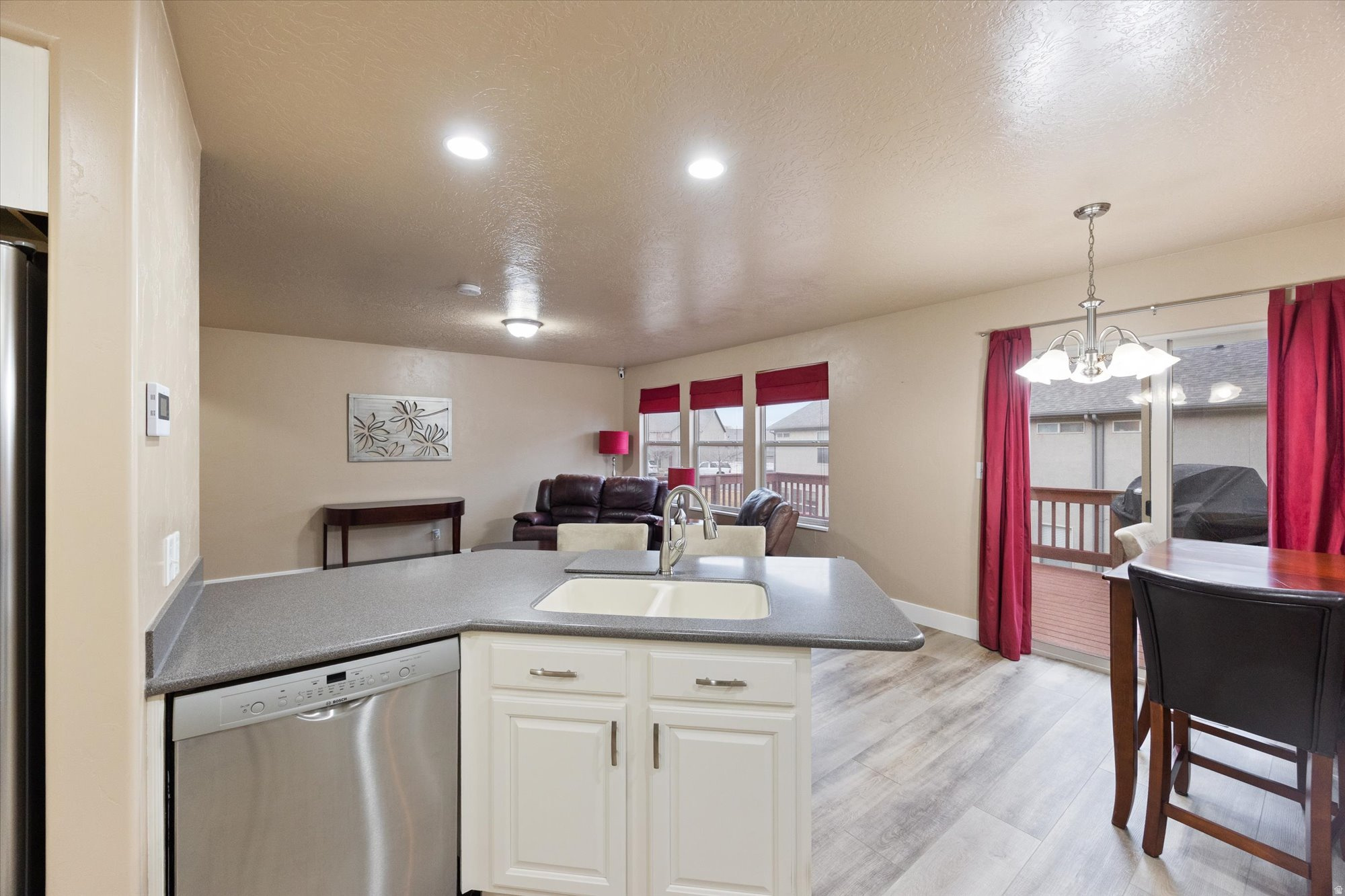 WHISPERING WILLOWS - Residential