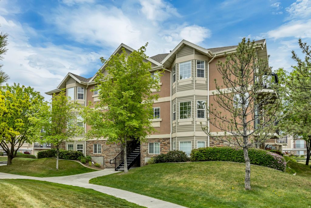 Photo of 3185 S MATISSE LN W #F7, West Valley City, UT 84119 (MLS # 2153639)