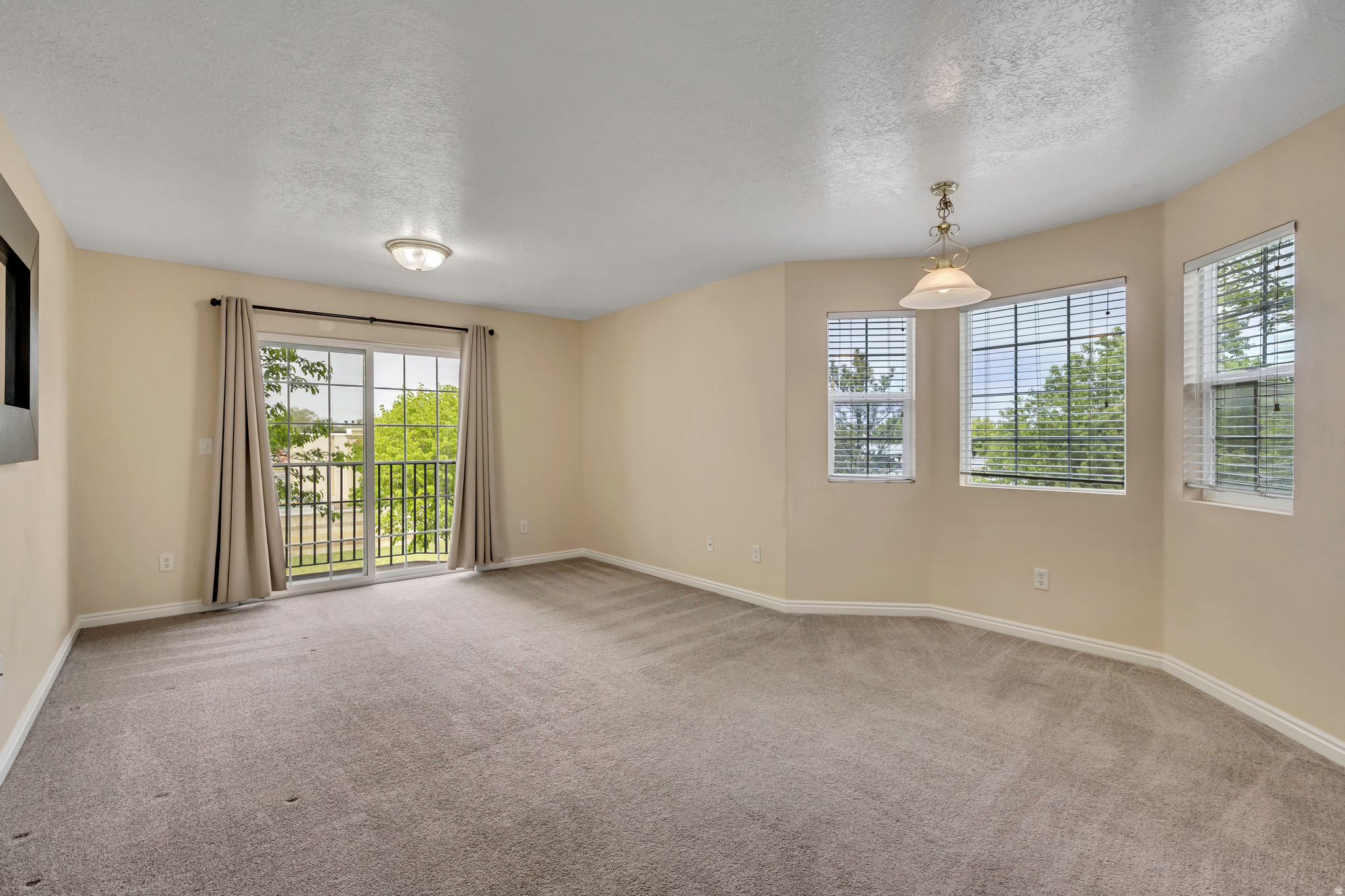 VIVANTE PHASE 15 CONDOMINIUMS - Residential