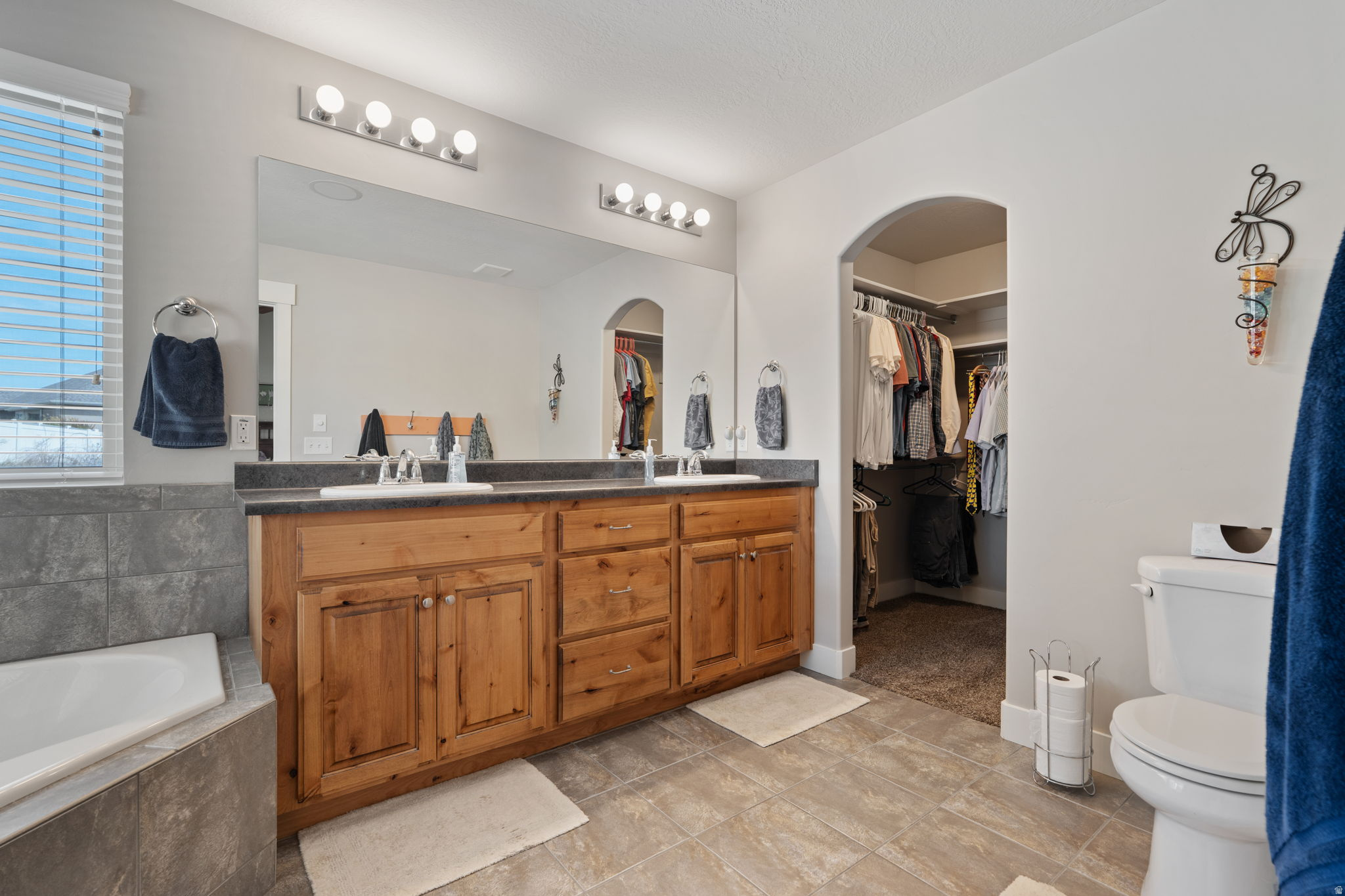 RIVER HOLLOW - Residential