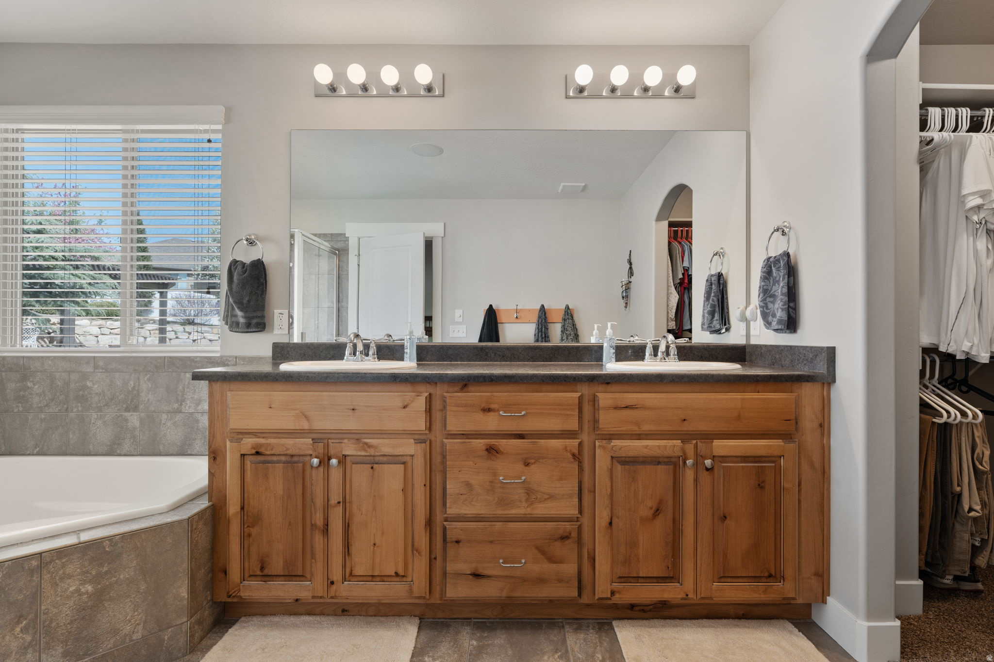 RIVER HOLLOW - Residential