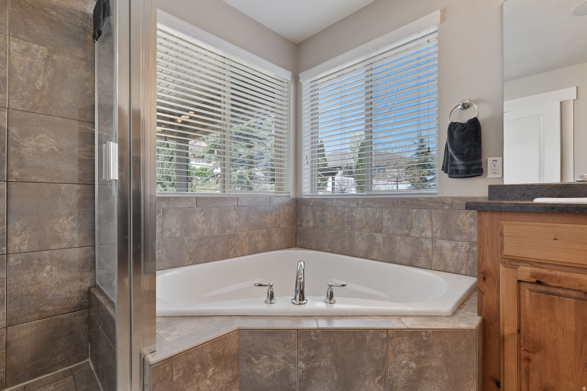 RIVER HOLLOW - Residential