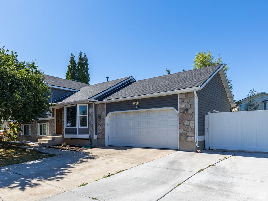 Photo of 5733 W PLUMBAGO AVE, Salt Lake City, UT 84118 (MLS # 2091934)