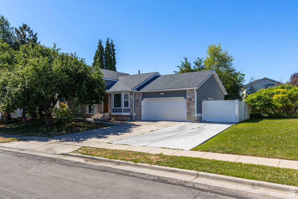 Photo of 5733 W PLUMBAGO AVE, Salt Lake City, UT 84118 (MLS # 2091934)