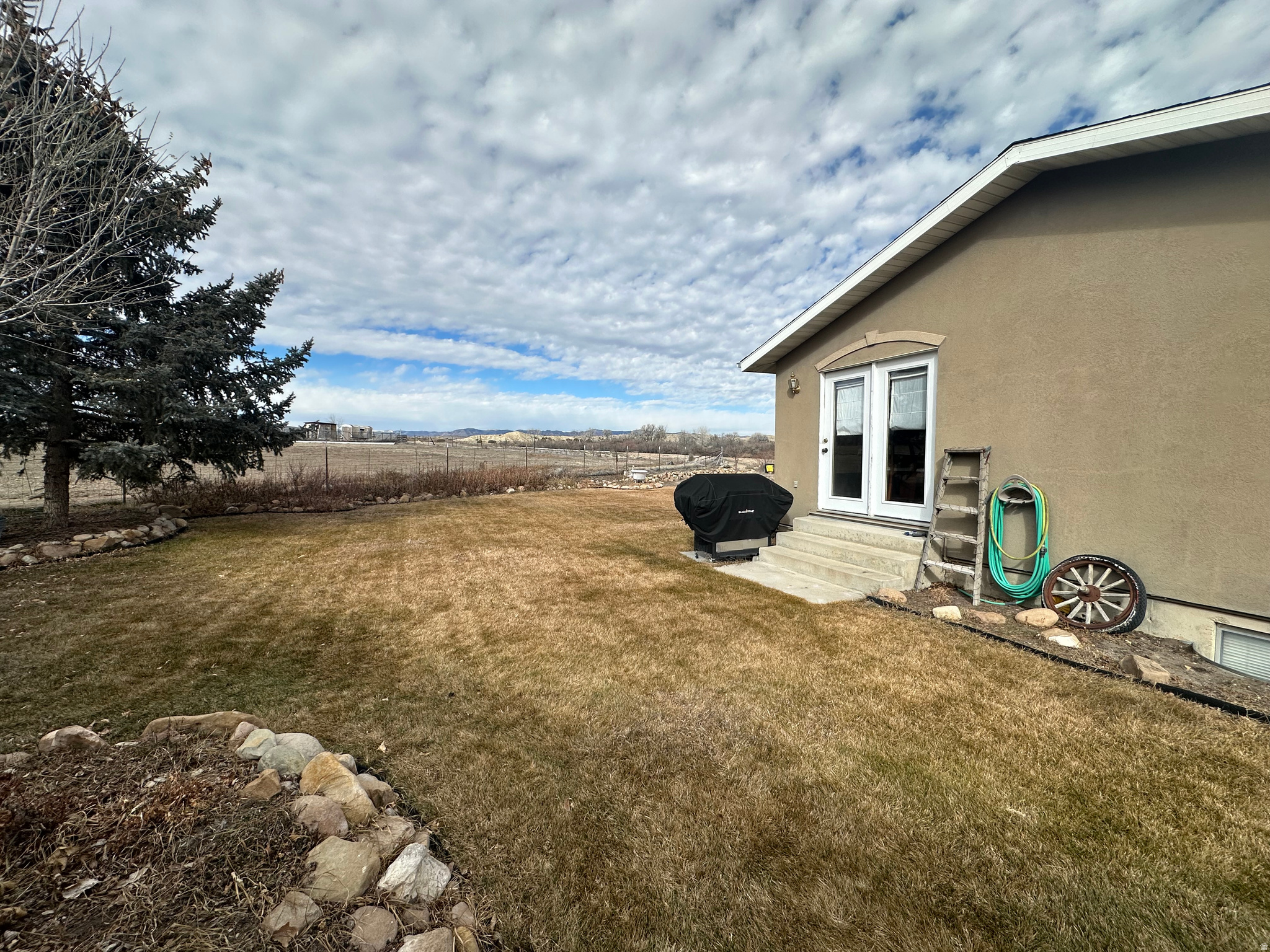 COUNTRY HOLLOW SUB - Residential