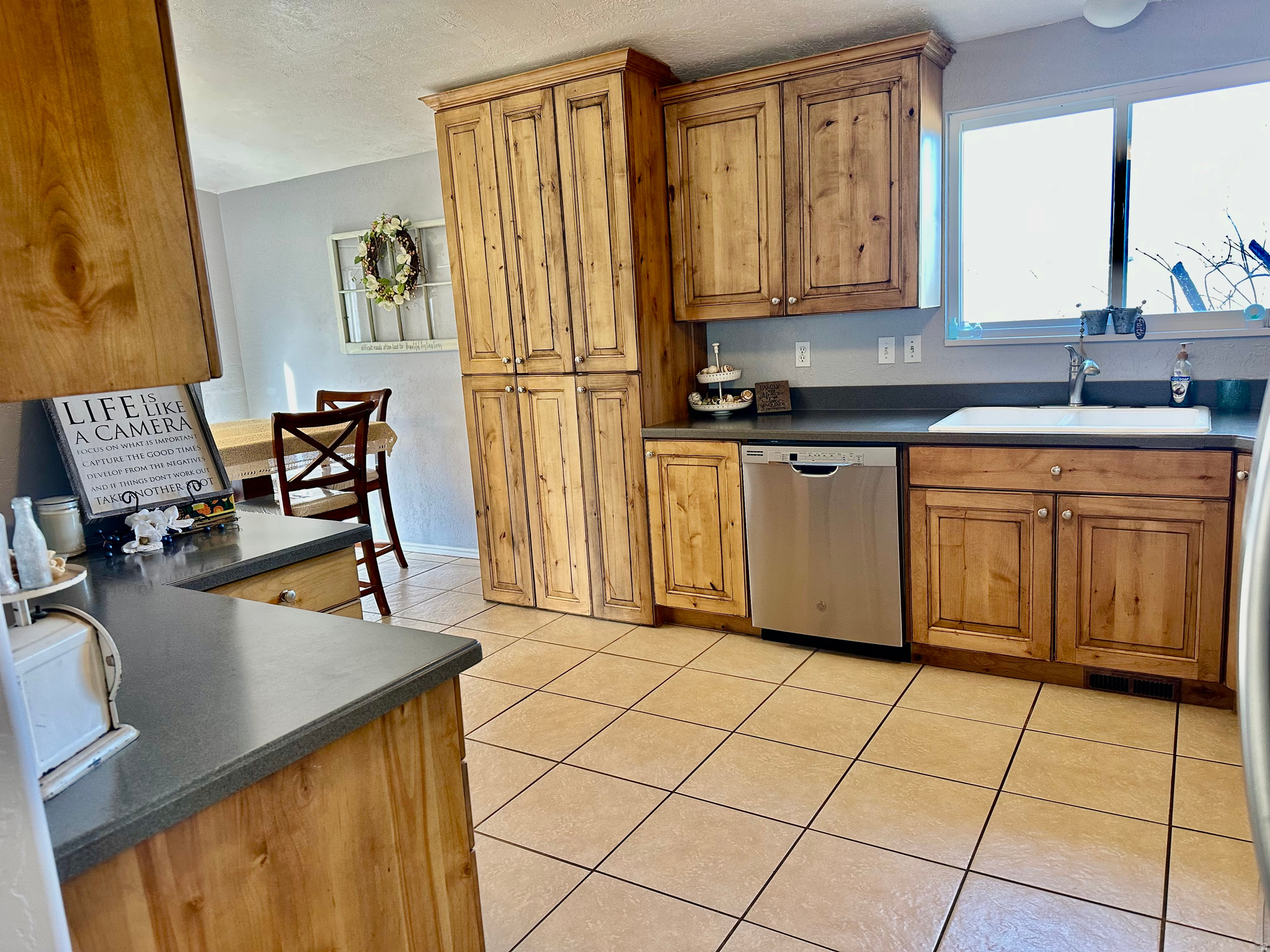 COUNTRY HOLLOW SUB - Residential