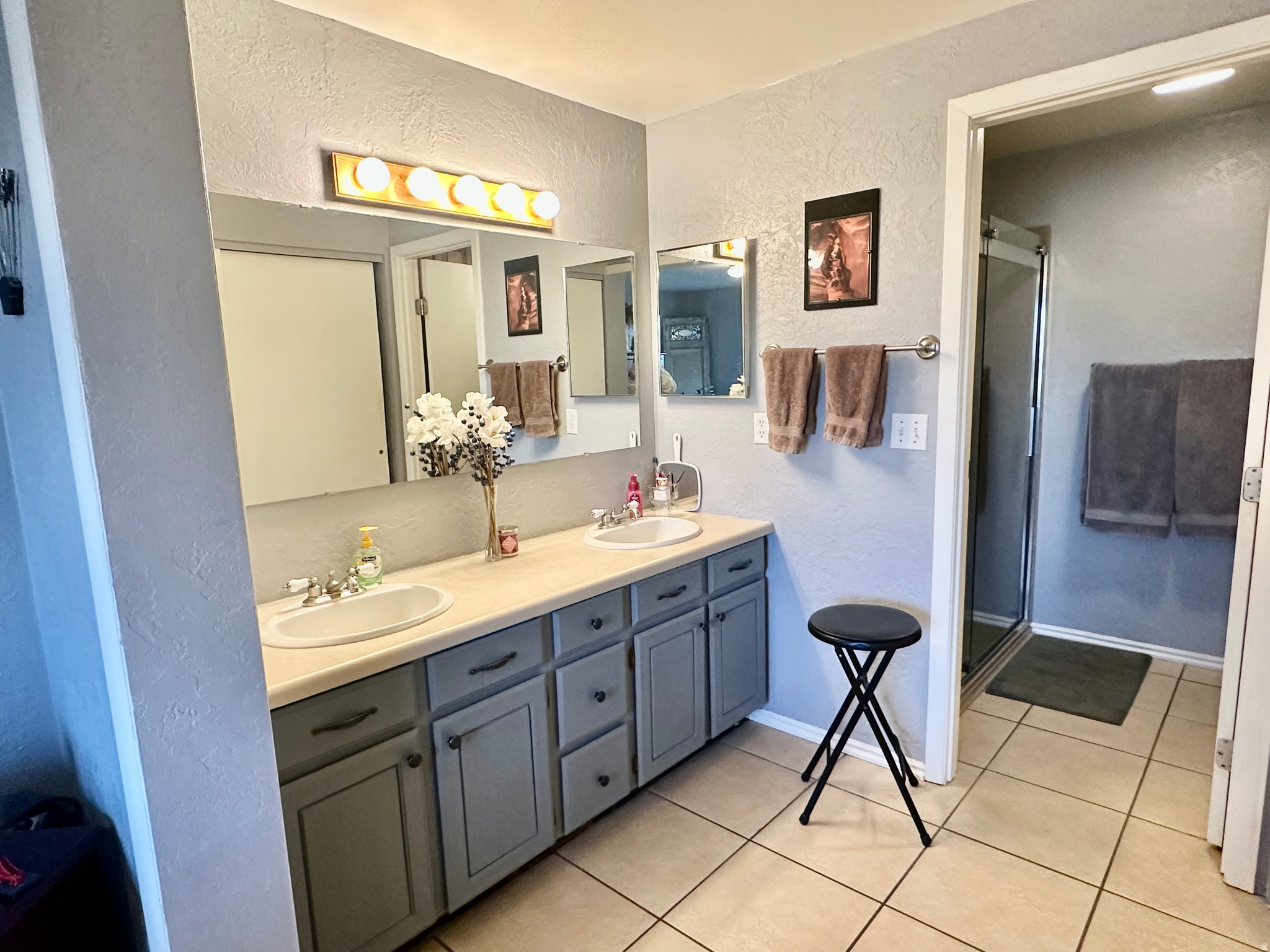 COUNTRY HOLLOW SUB - Residential