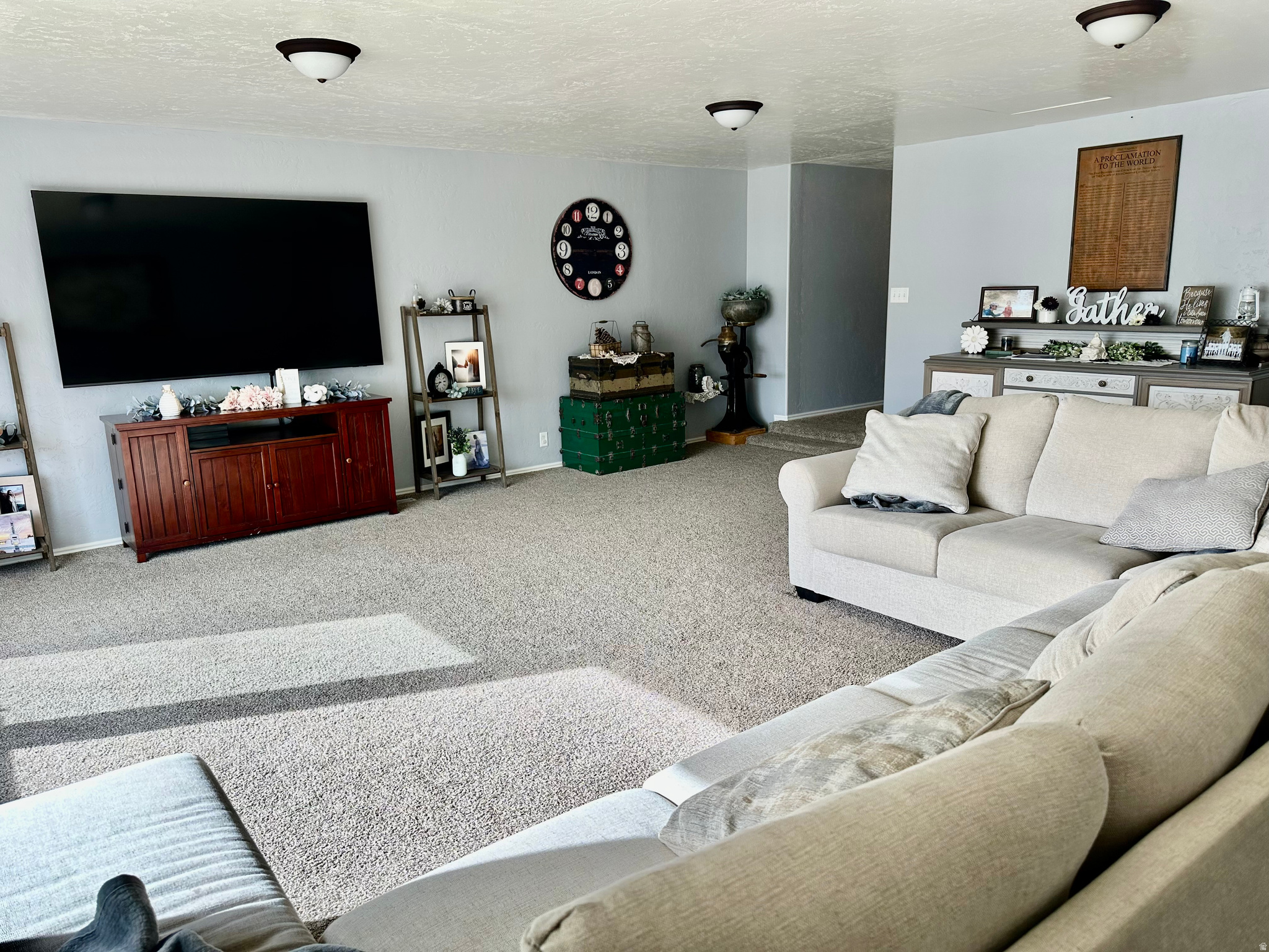 COUNTRY HOLLOW SUB - Residential