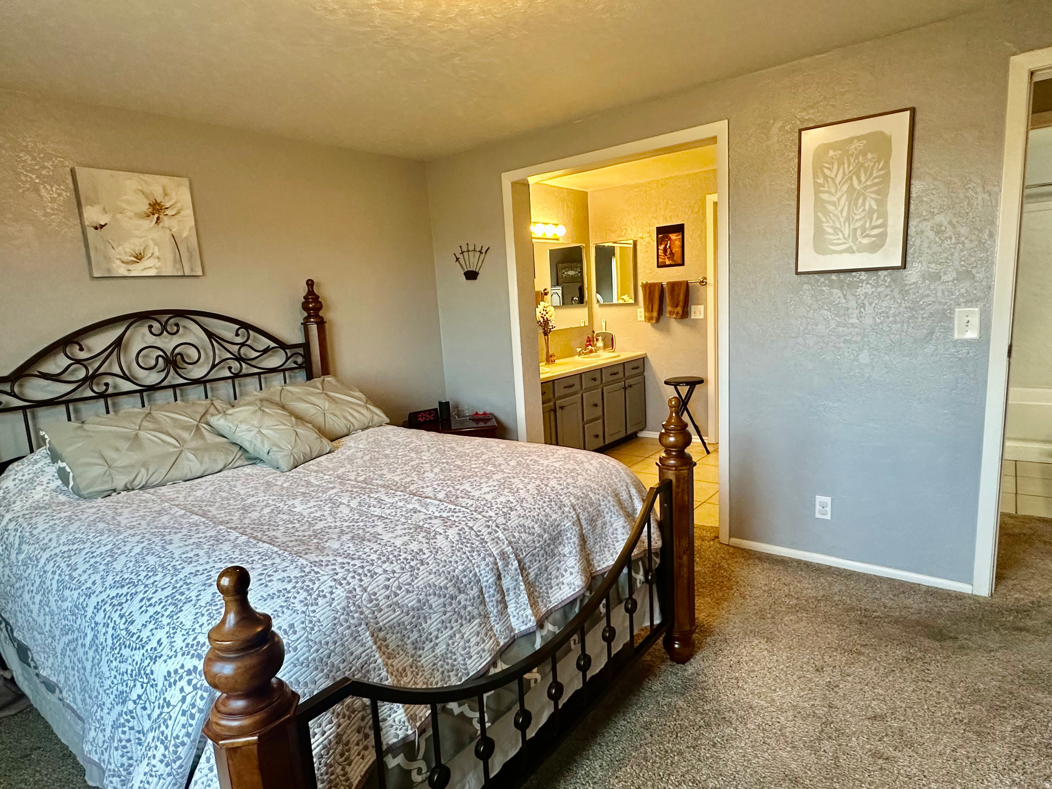 COUNTRY HOLLOW SUB - Residential