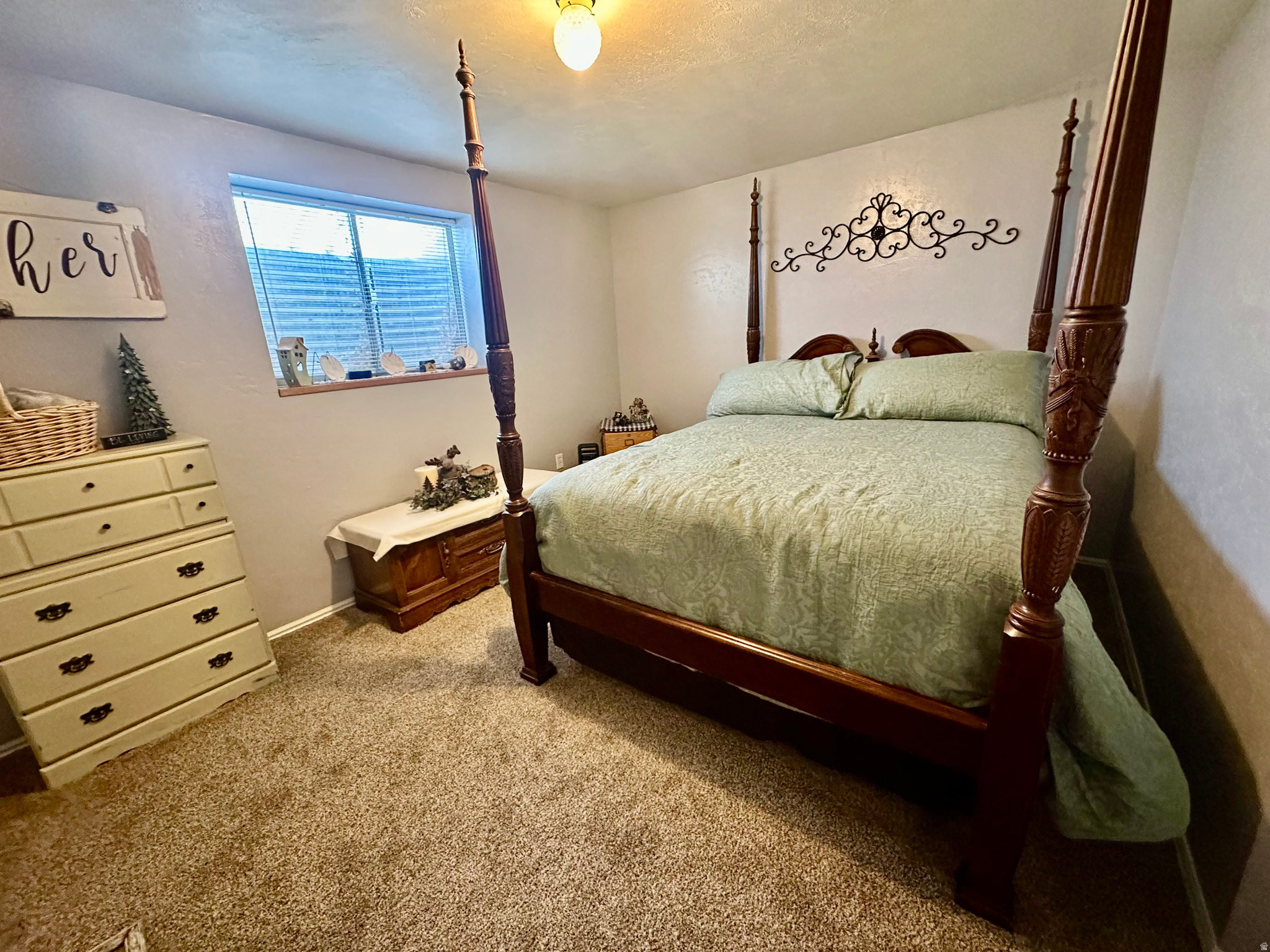 COUNTRY HOLLOW SUB - Residential