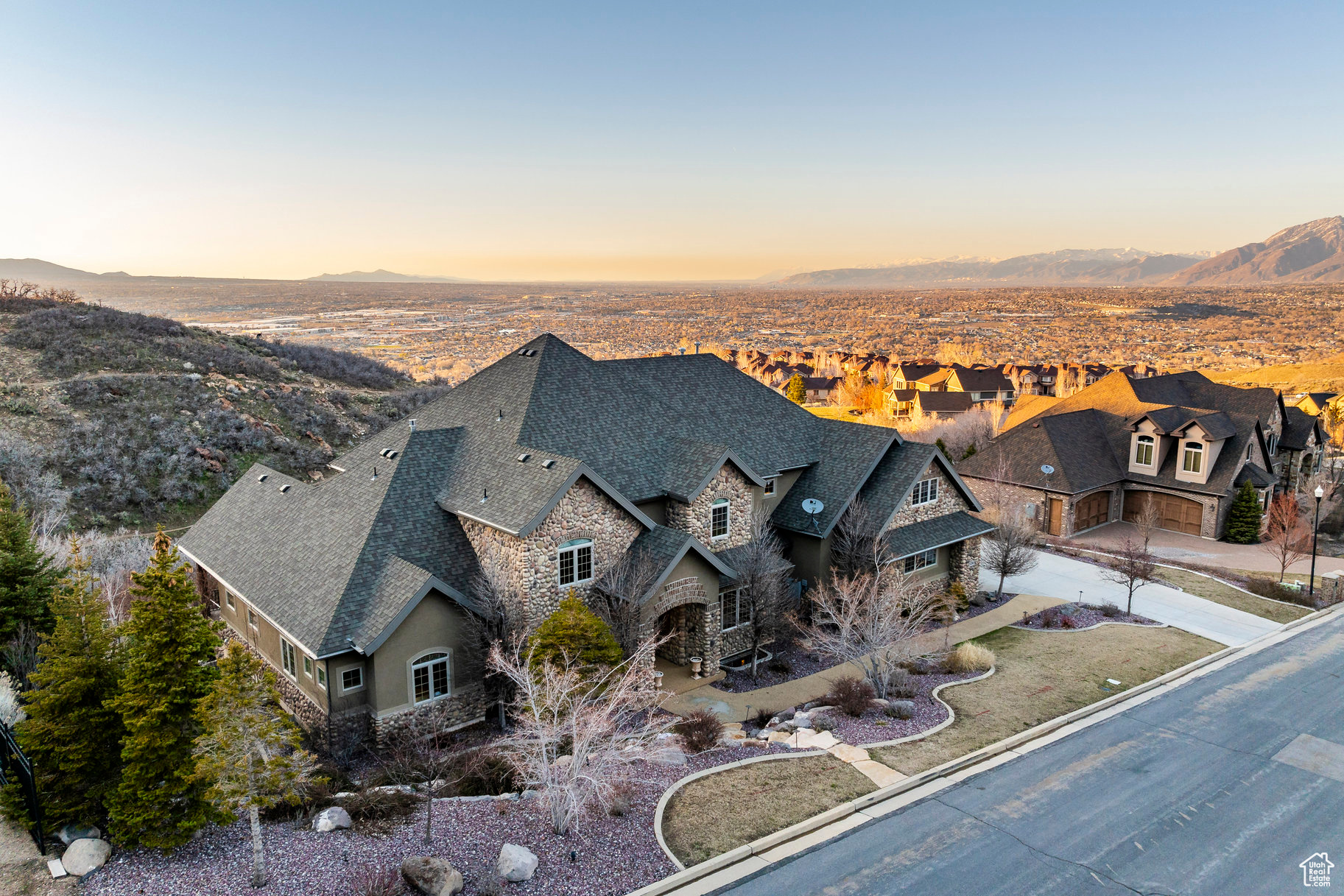 OAK HOLLOW ESTATES - Residential