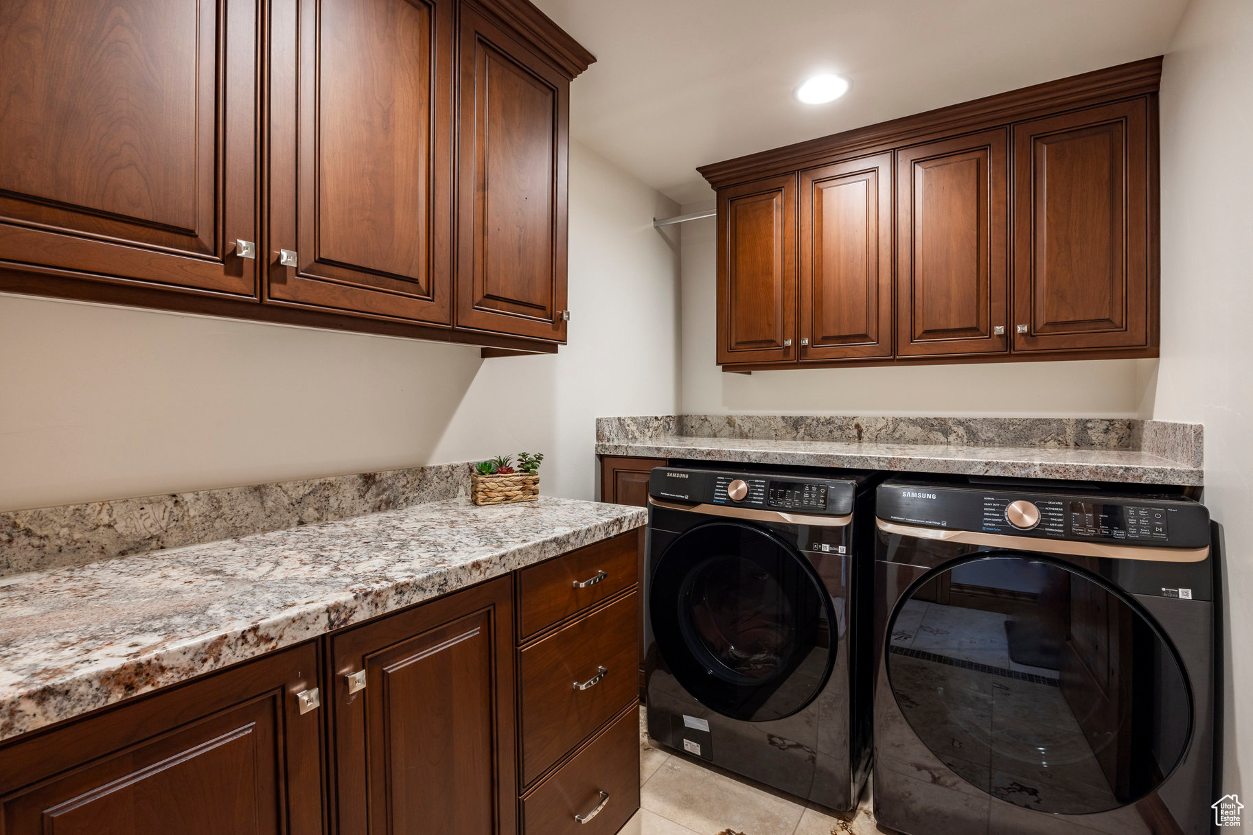 OAK HOLLOW ESTATES - Residential